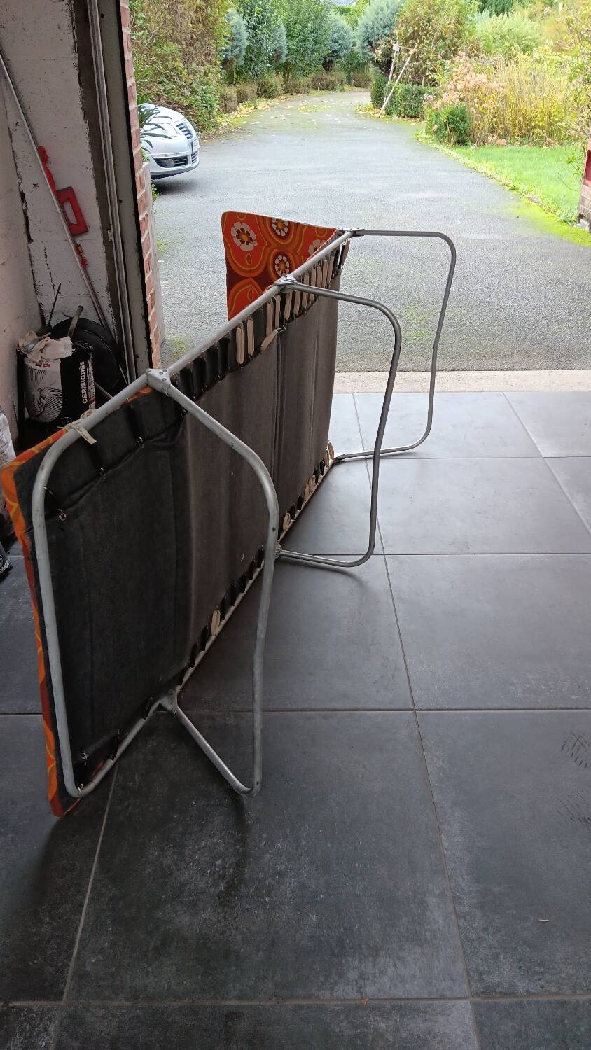 Sun lounger, chaise longue or extra bed