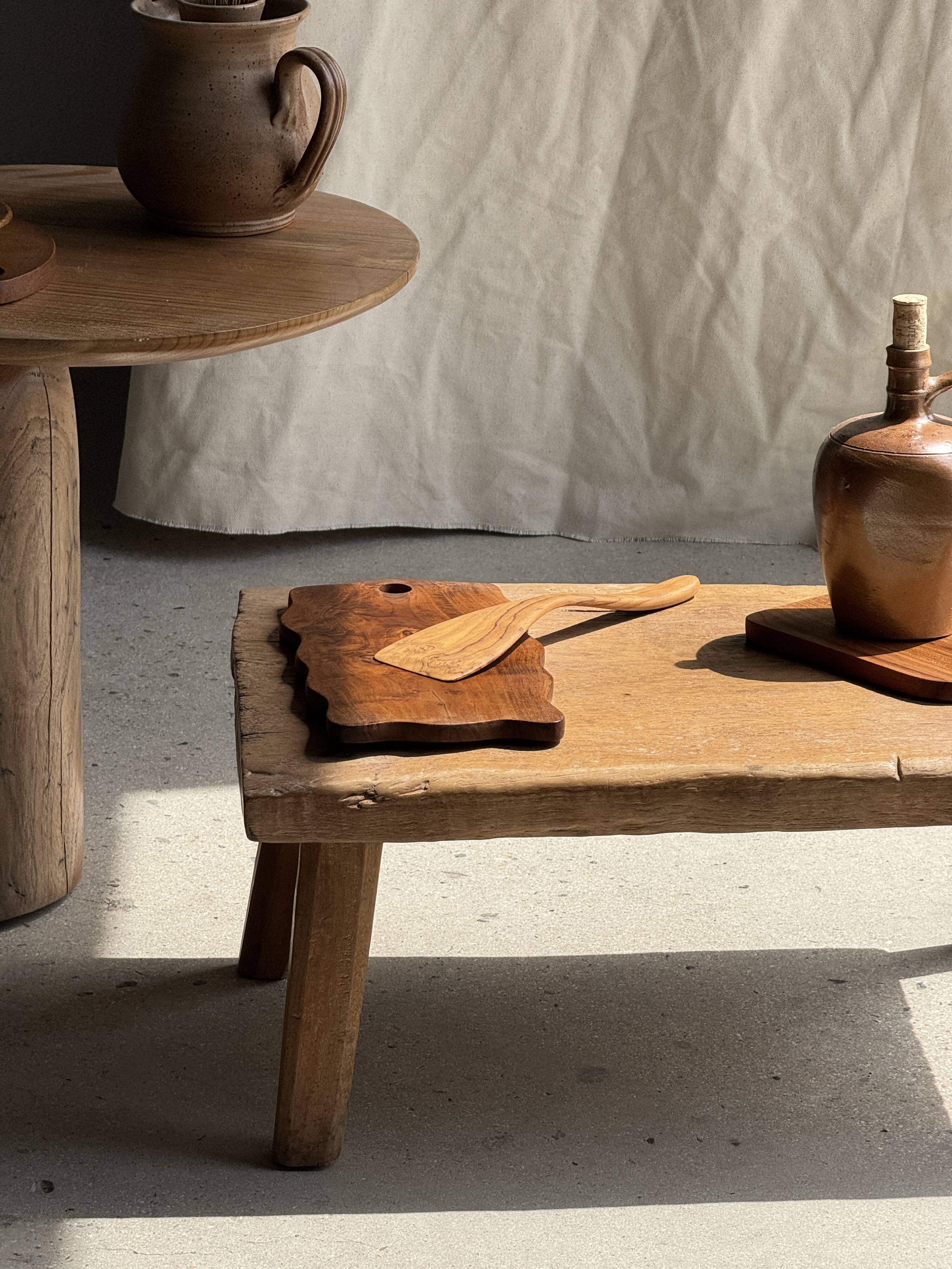 Rectangular solid teak chopping board with elongated handle 30x16.