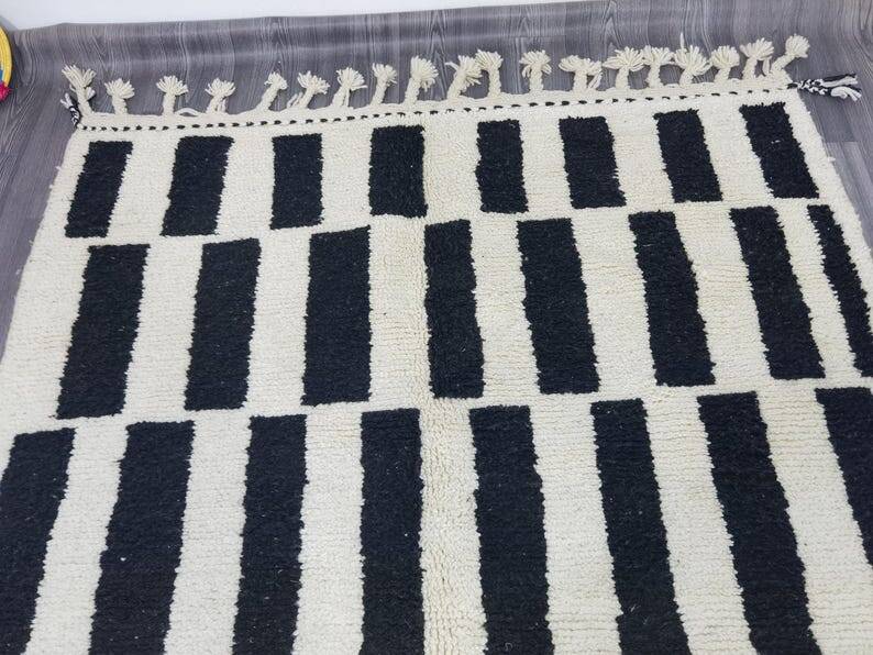 Moroccan handcrafted rug 250cm x 150cm