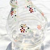 Carafe ancienne avec bouchon en verre et avec ses fleurs émaillées