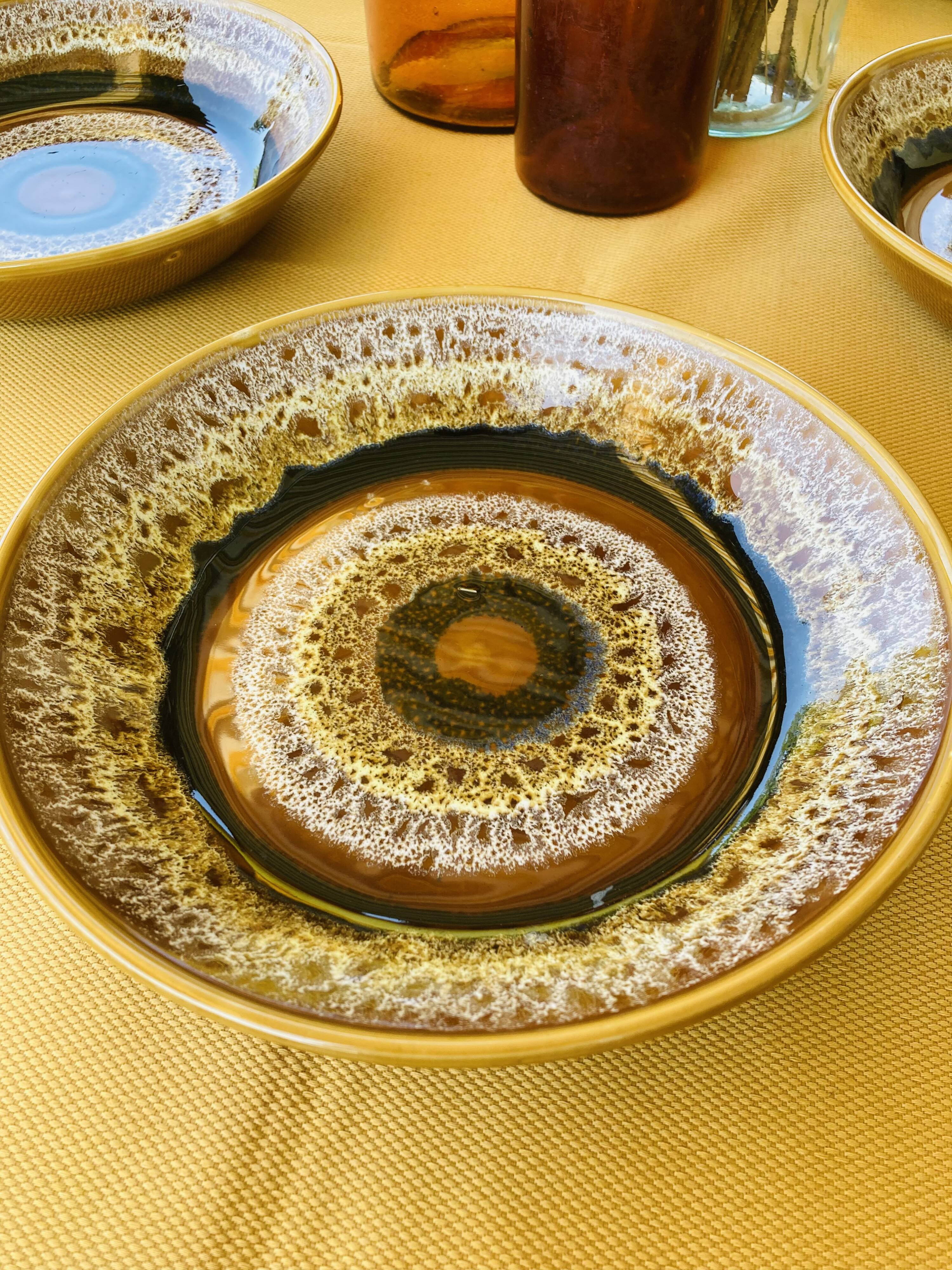 Assiettes creuses organiques et volcaniques Hawaï Sarrreguemines France