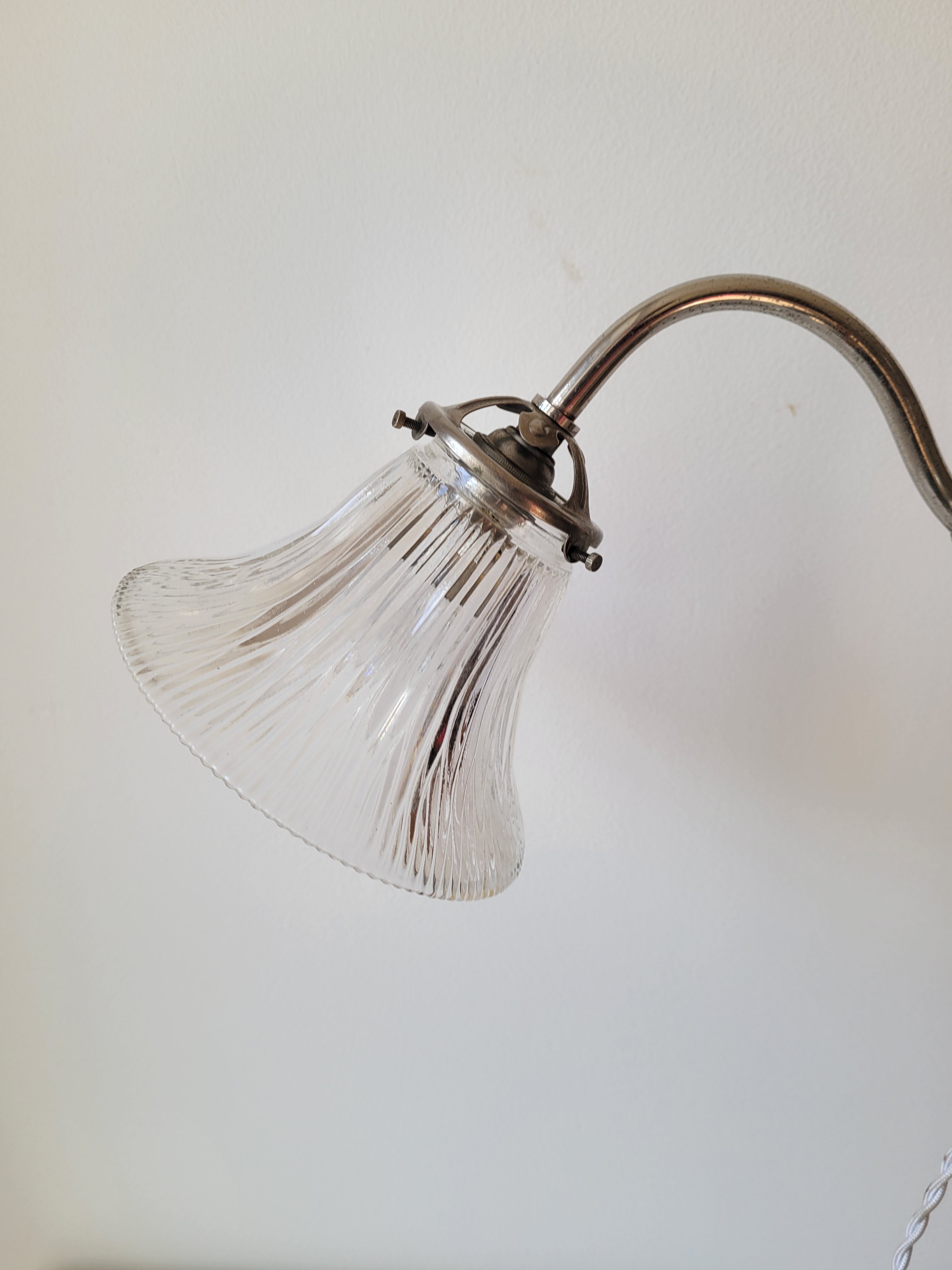 Lampe de bureau à bras orientable Holphane