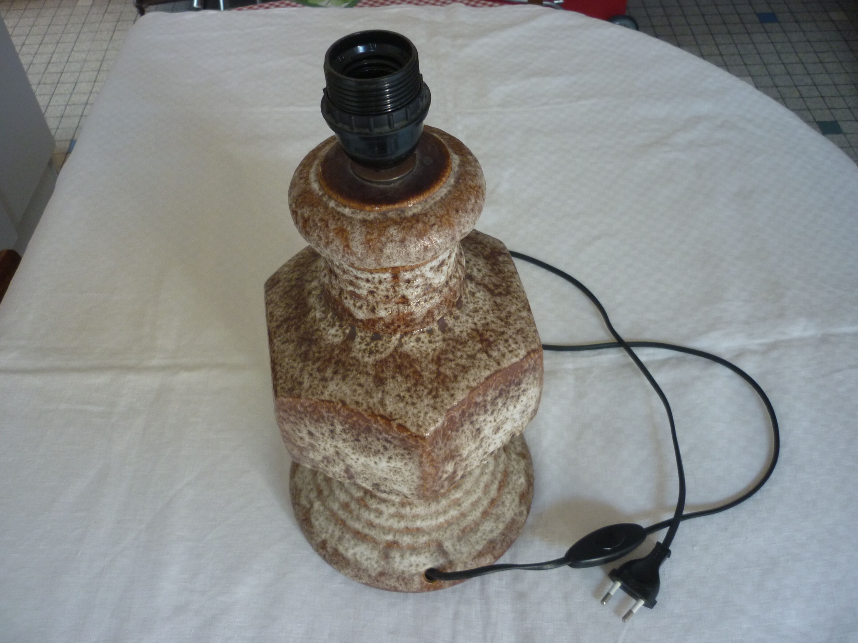 Lamp foot to lay ceramic brown granite