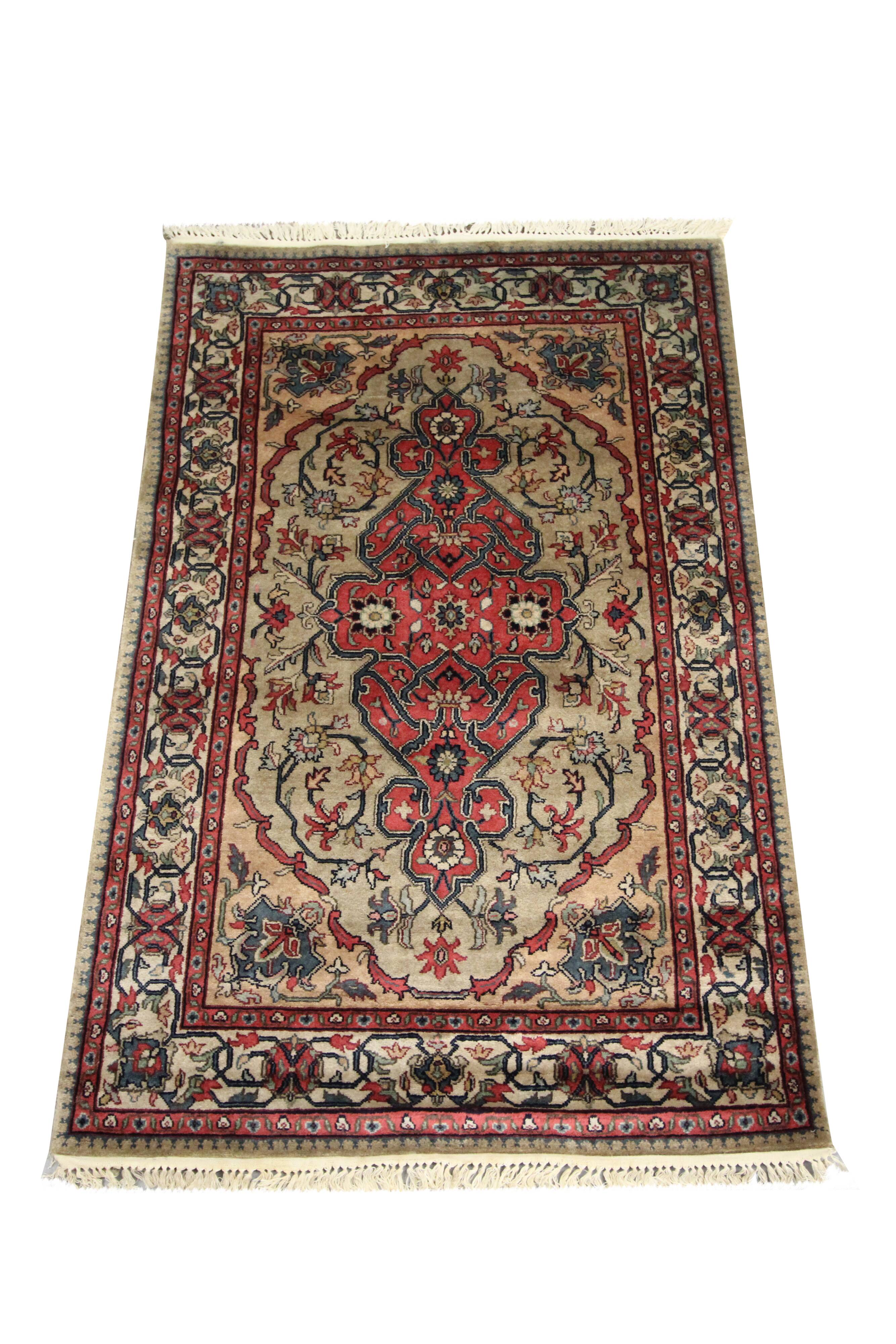 Bold Traditional Indian Area Rug Handmade Oriental Wool Carpet 123x193cm