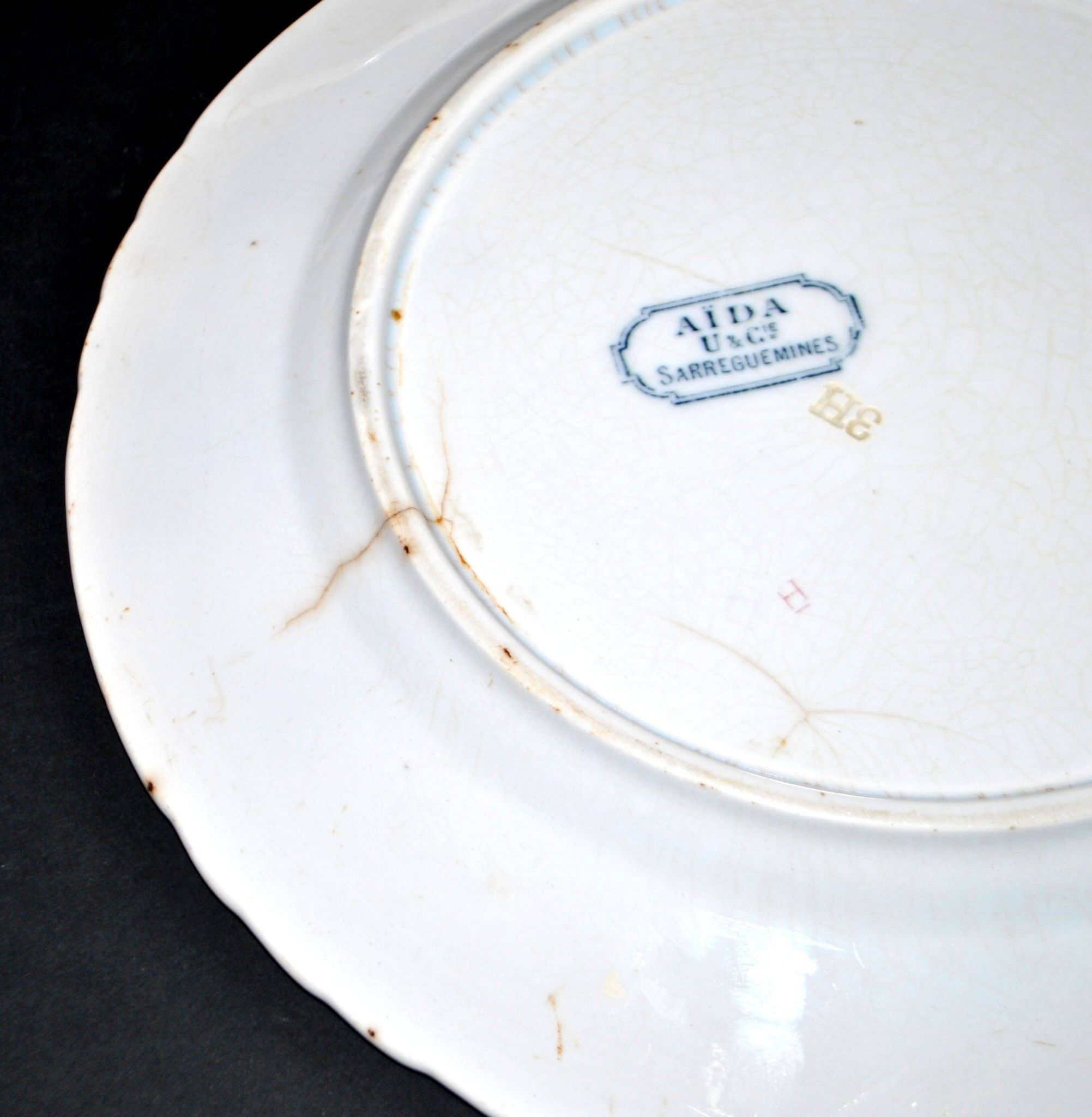 Sarreguemines set of 4 antique Aïda flat plates in earthenware from Sarreguemines U&C 19th century.