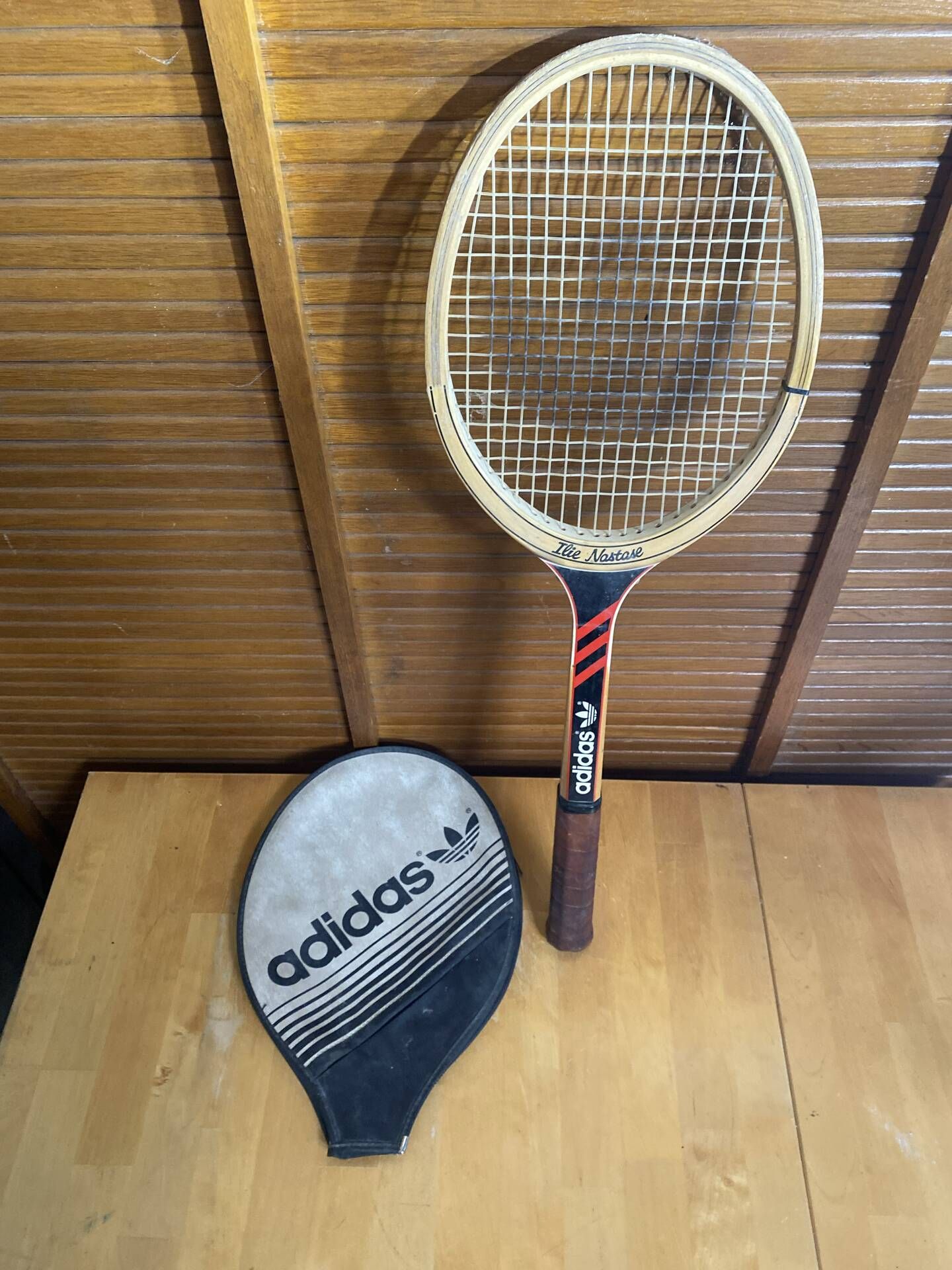 Raquette Tennis Ancienne ADIDAS Ilie Nostase Bois Sport + Housse Vinta