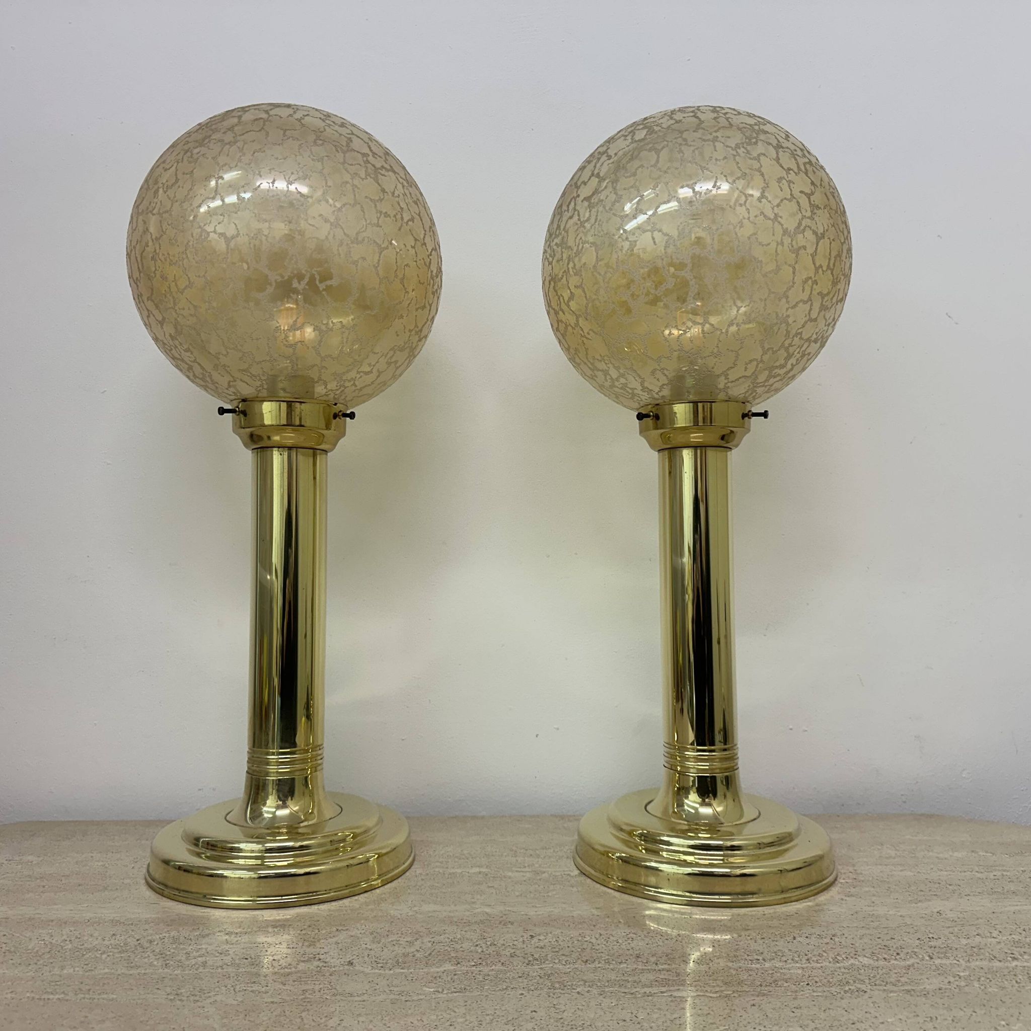 Lot de 2 grandes lampes de table globe en verre, années 1970
