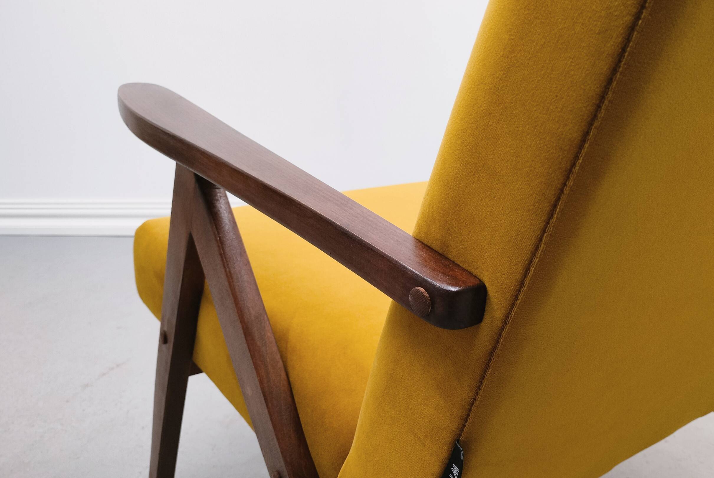 Mid-century Easy Model B armchair - 310 Var in Goldenrod velvet