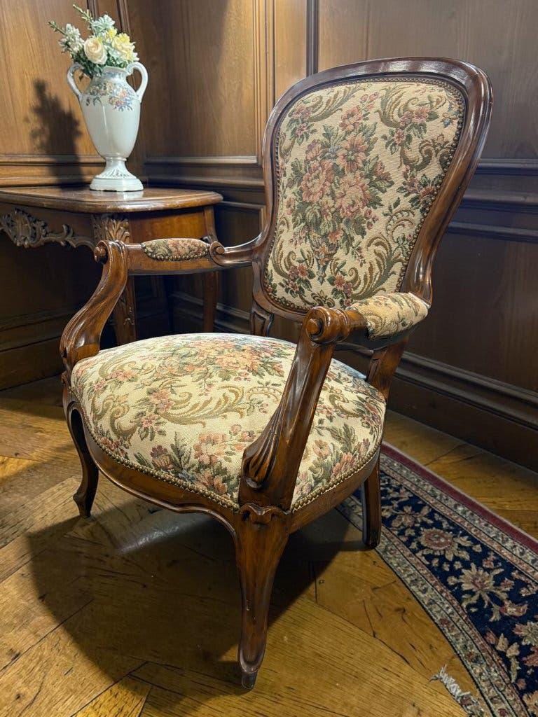 Vintage baroque armchair/seat/chair with floral pattern