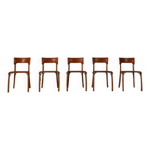 ensemble de cinq chaises