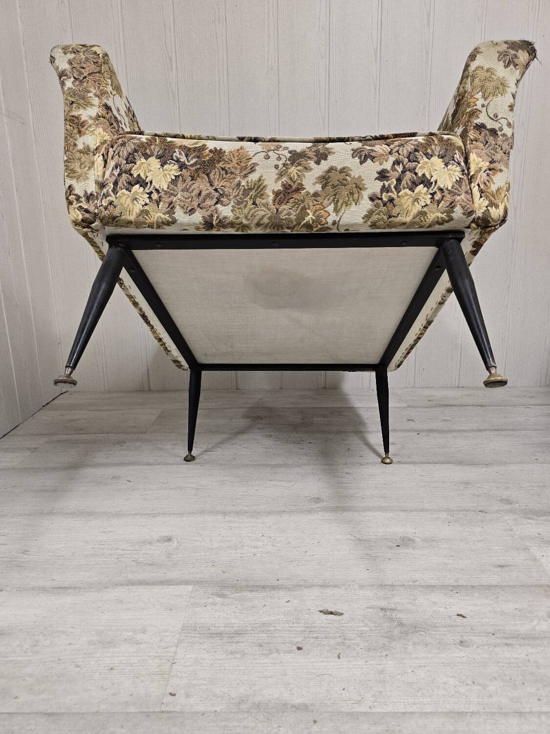 Pair of Mid-Century Design armchairs – jacquard upholstery with tapered legs