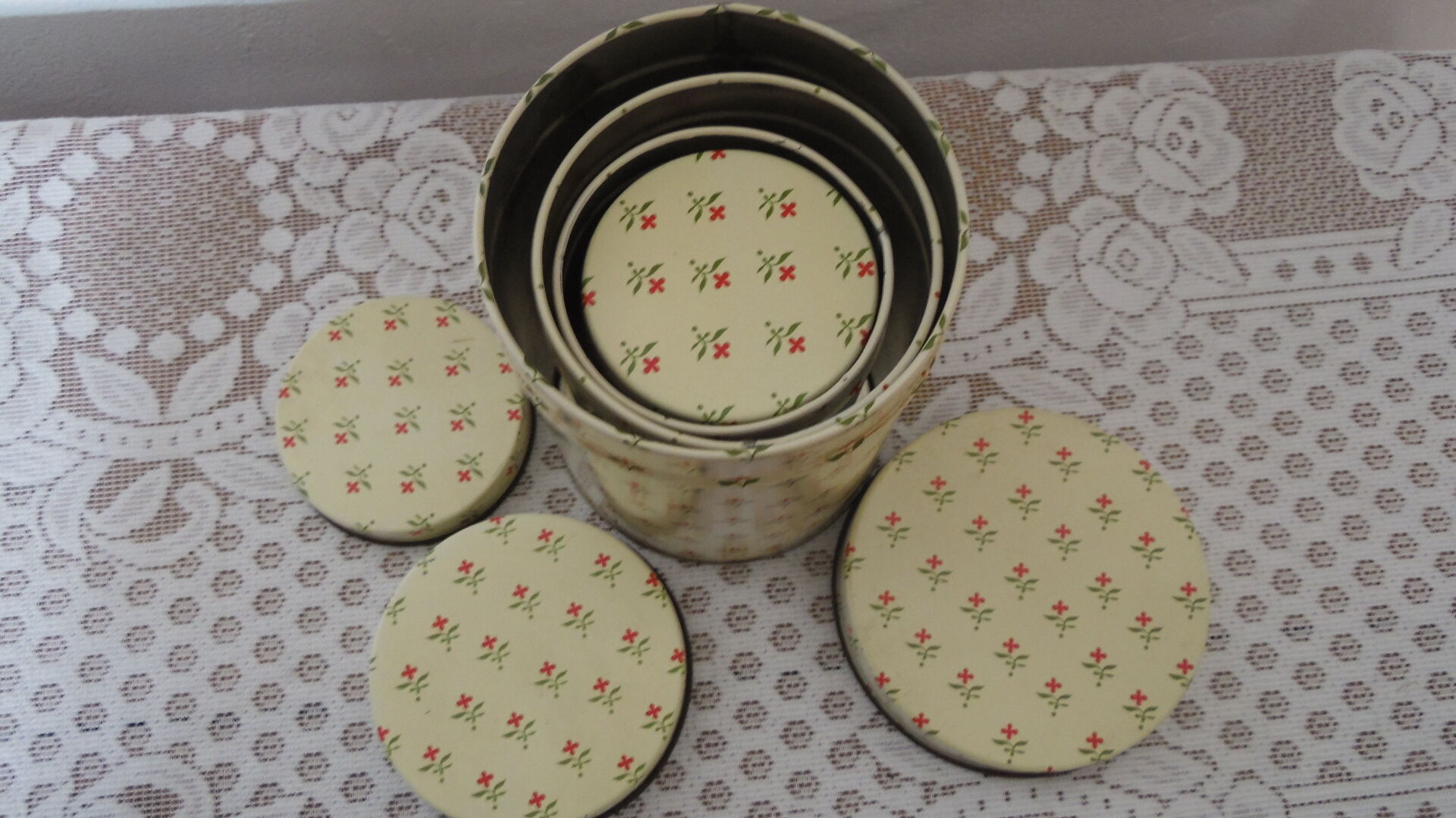 Set of 4 vintage tole pots