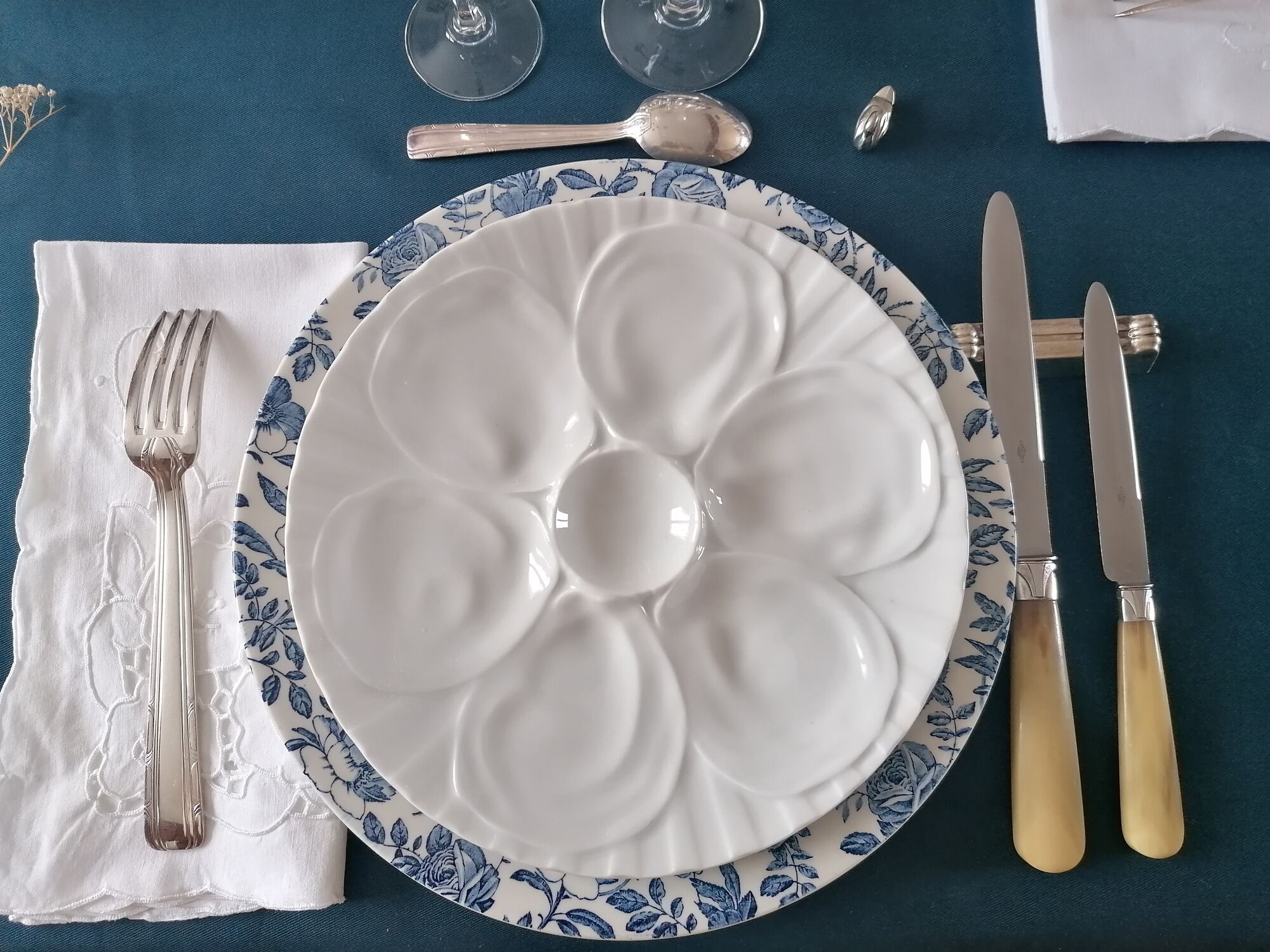 5 oyster plates in pillivuyt white porcelain