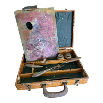 Briefcase and palette of ancient painter