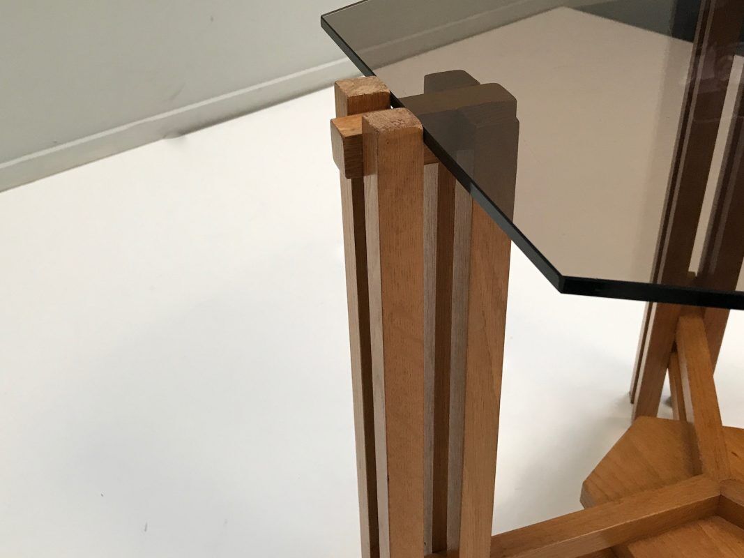 Table d’appoint moderniste néerlandaise en bois et en verre hexagonale des années 1960
