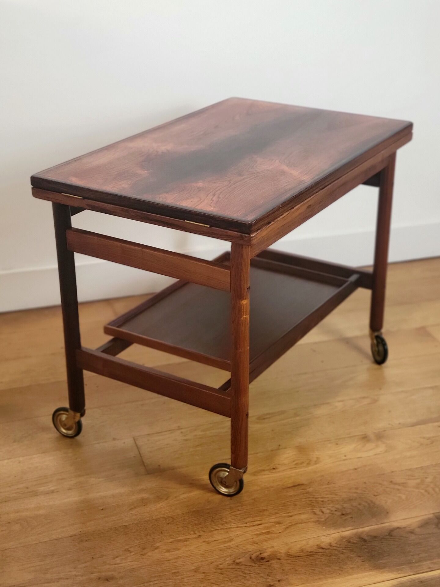 Trolley danois extensible par Kurt Østervig pour Jason Møbler en palissandre.