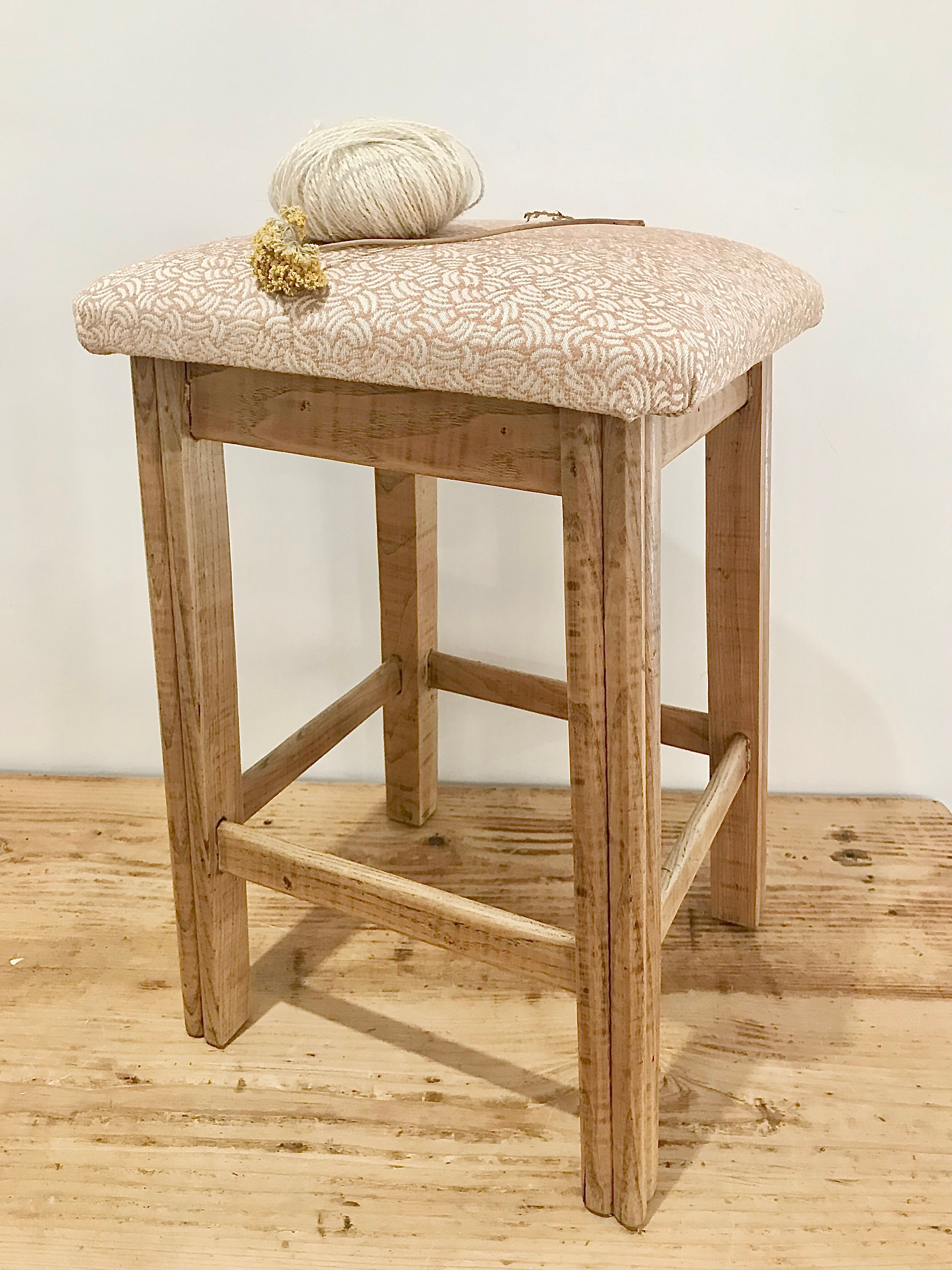 Tabouret pêche bois brut