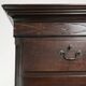 Commode anglaise antique du XVIIIe siècle en chêne.
