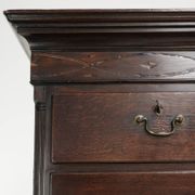 Commode anglaise antique du XVIIIe siècle en chêne.