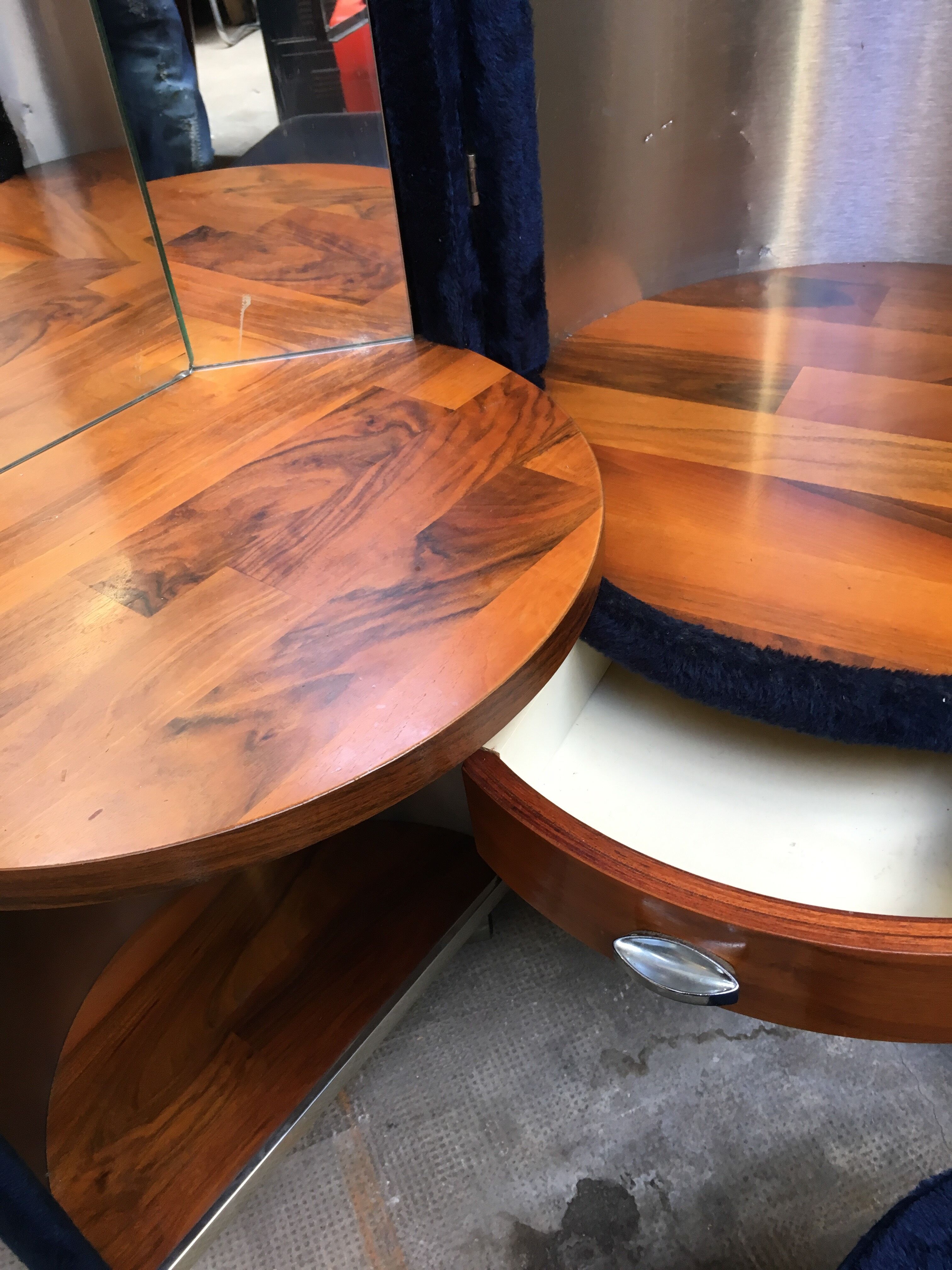 Coiffeuse moumoutte années 70, distribuée par Roche Bobois