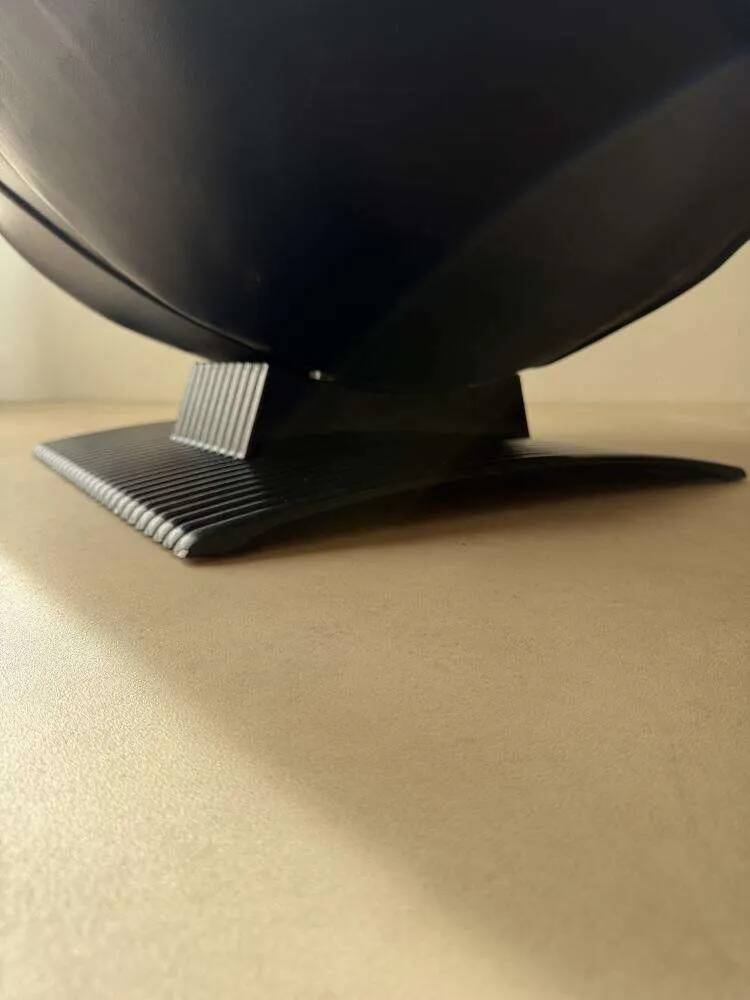 Artifort Wave F773 armchair black leather Peter van der Ham 1985