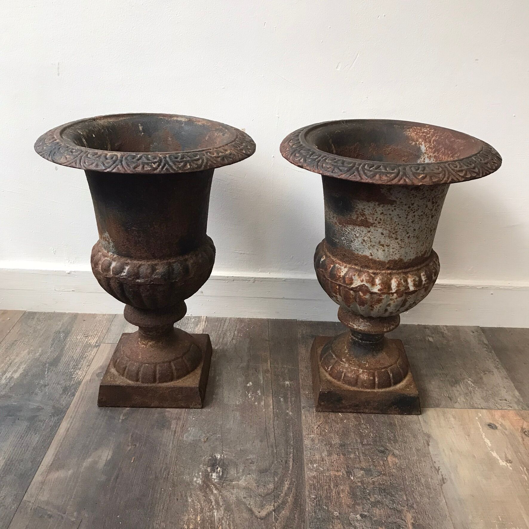 Paire de grands vases Medicis en fonte - Hauteur 45cm