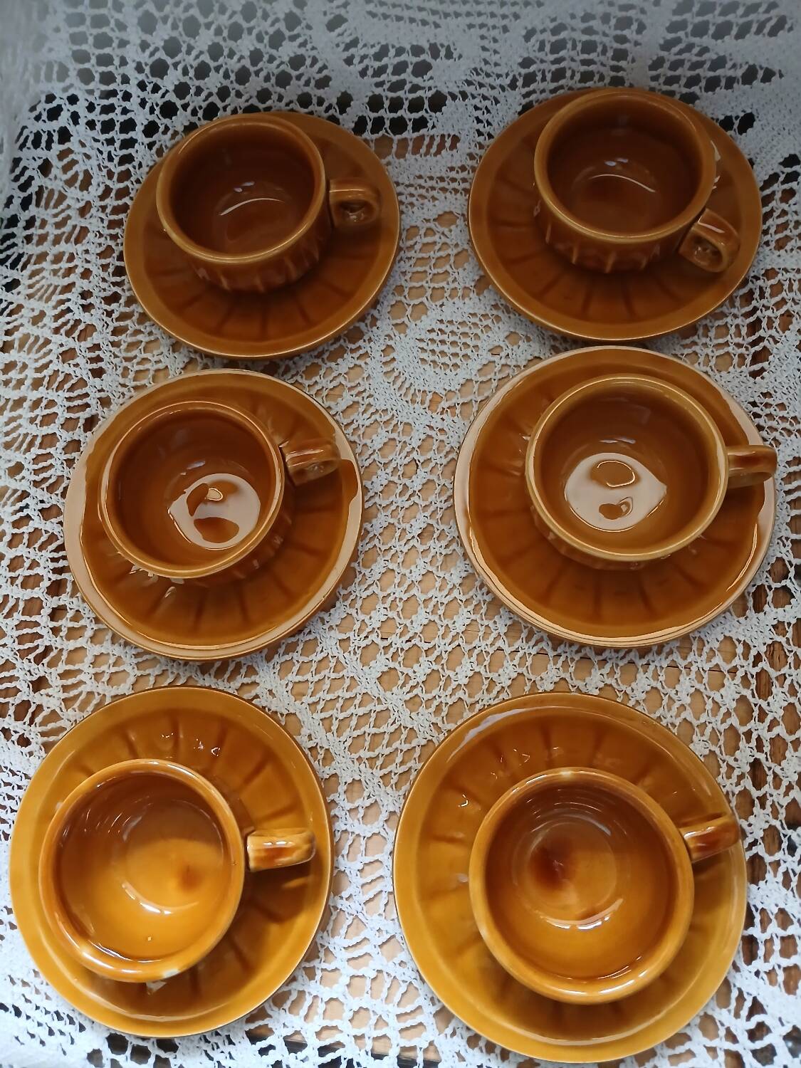 12 tasses à café anciennes avec soucoupes