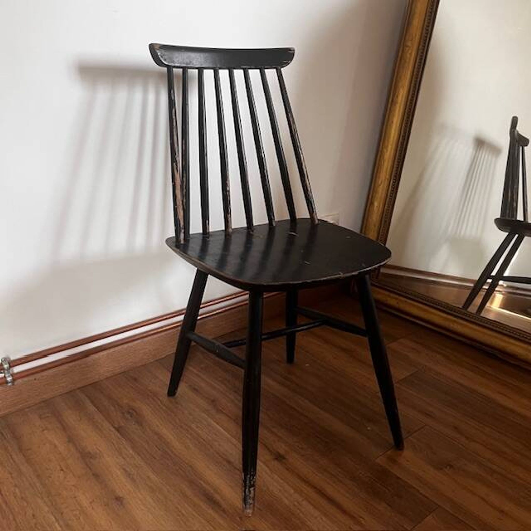 Chaise noire type fanett