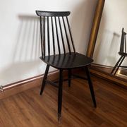 Chaise noire type fanett
