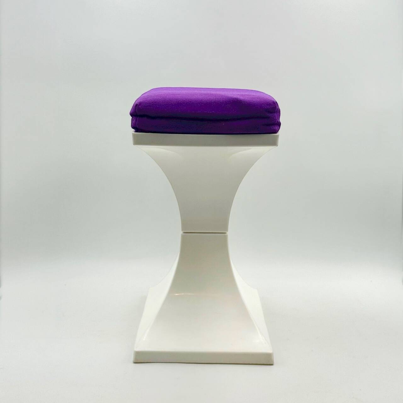 Space Age Stool by Flair – 1970s Dutch Design in White and Purple