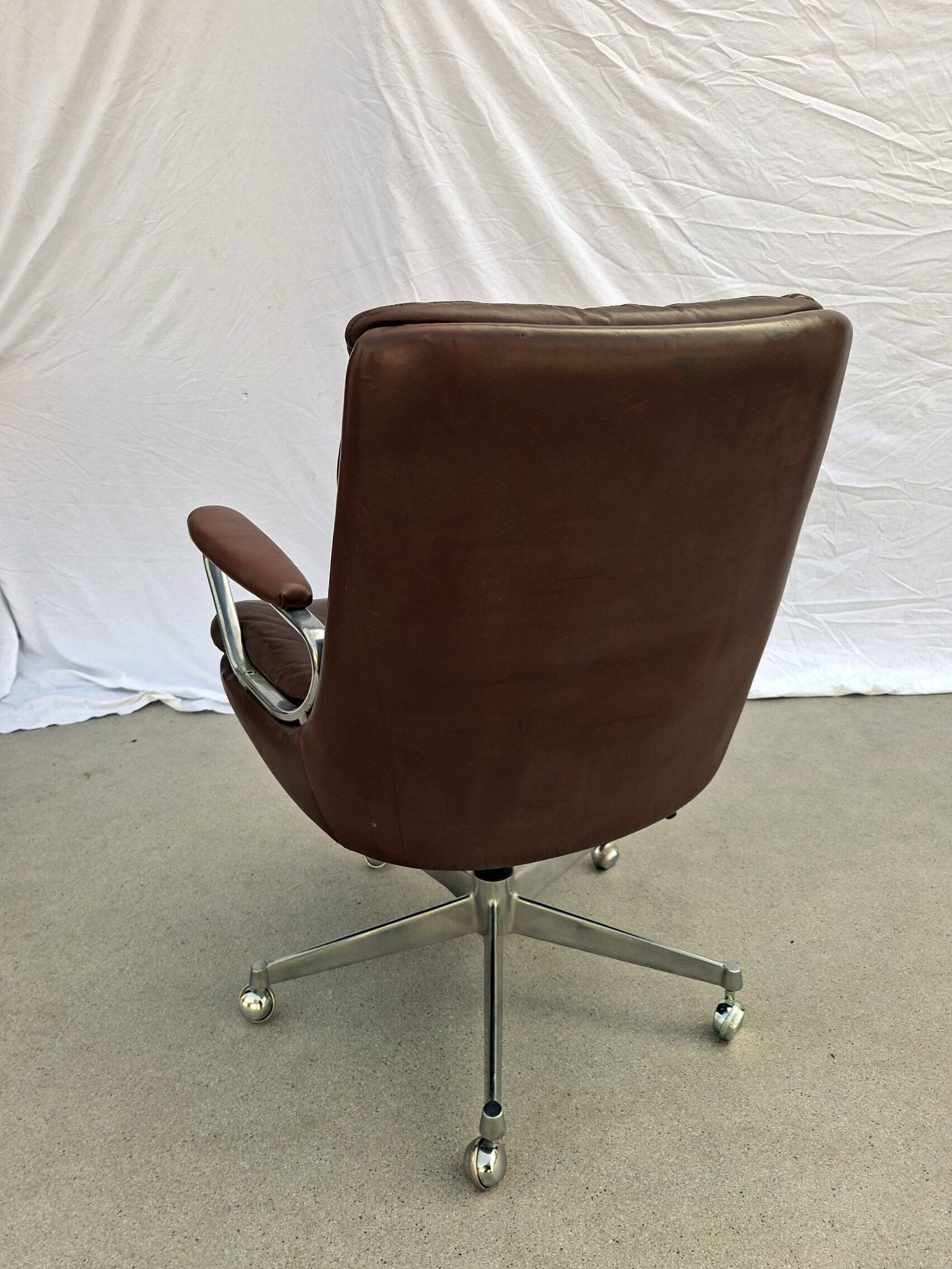 Tobacco leather office chair
