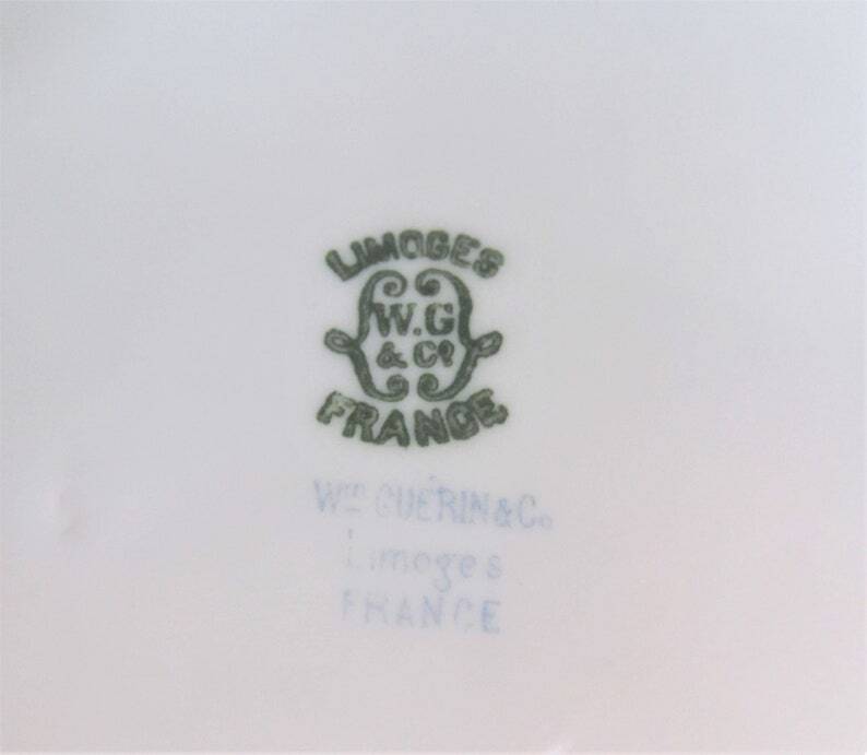 Antique medium-sized porcelain tureen produced by William Guerin