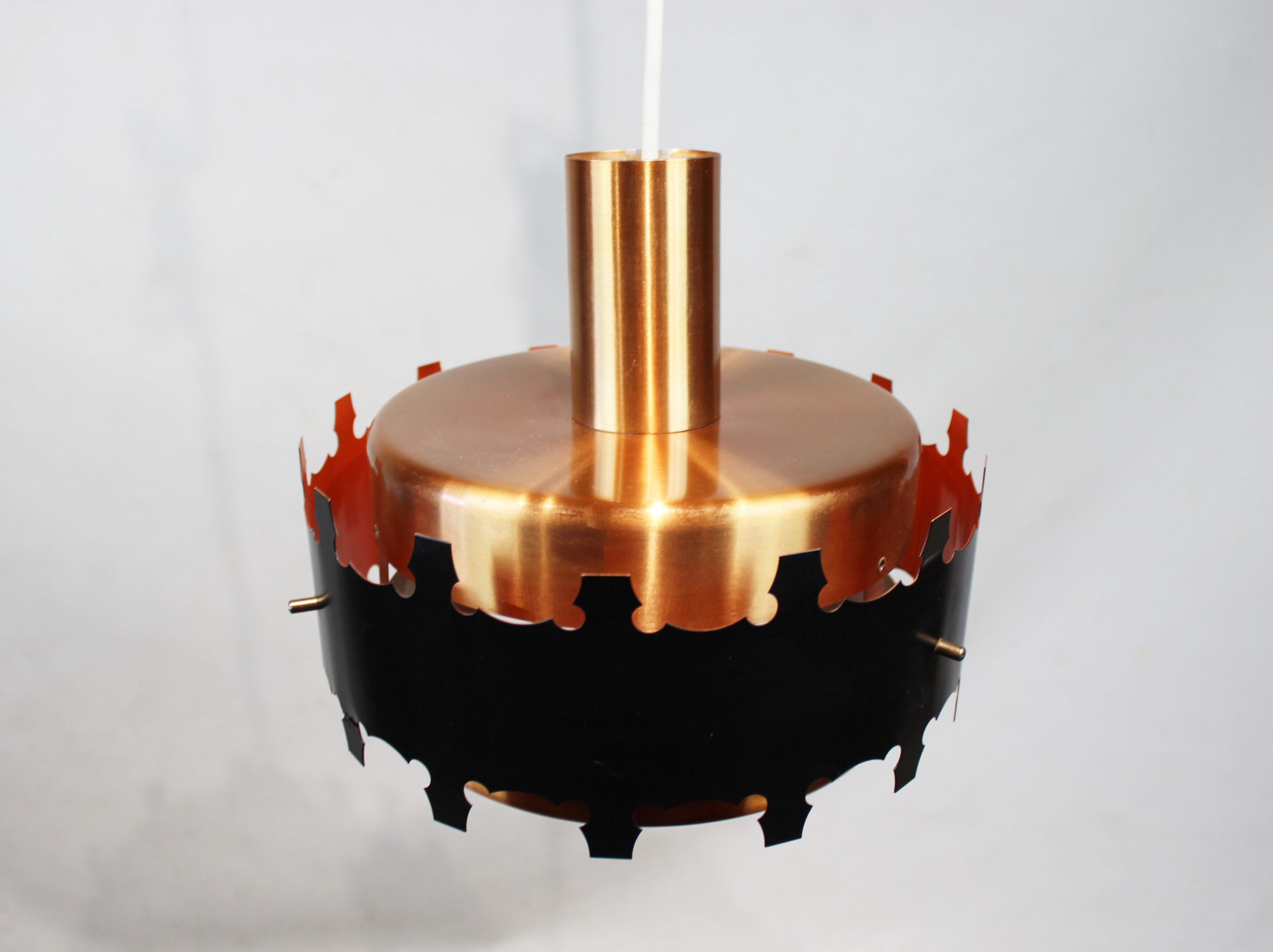 Paire de suspensions en cuivre et métal noir de conception danoise des années 1970