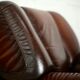 Ensemble fauteuil et table basse cuir, Italie, circa 1970. space age