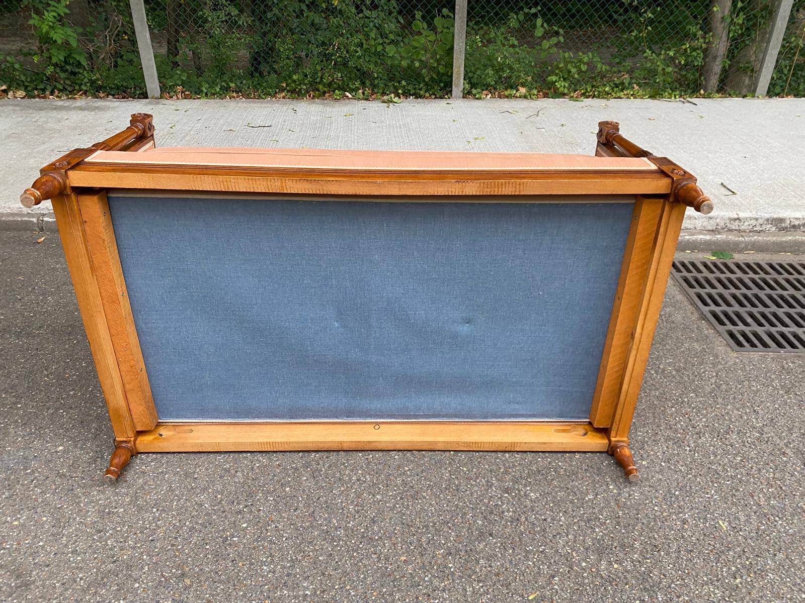 Louis XVI style directoire basket canapé in solid wood and fabric.