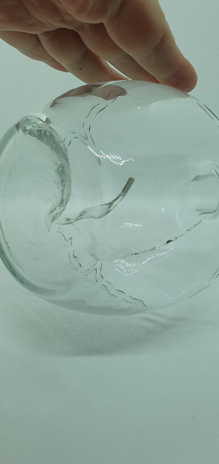 Engraved round decanter and its bubble top