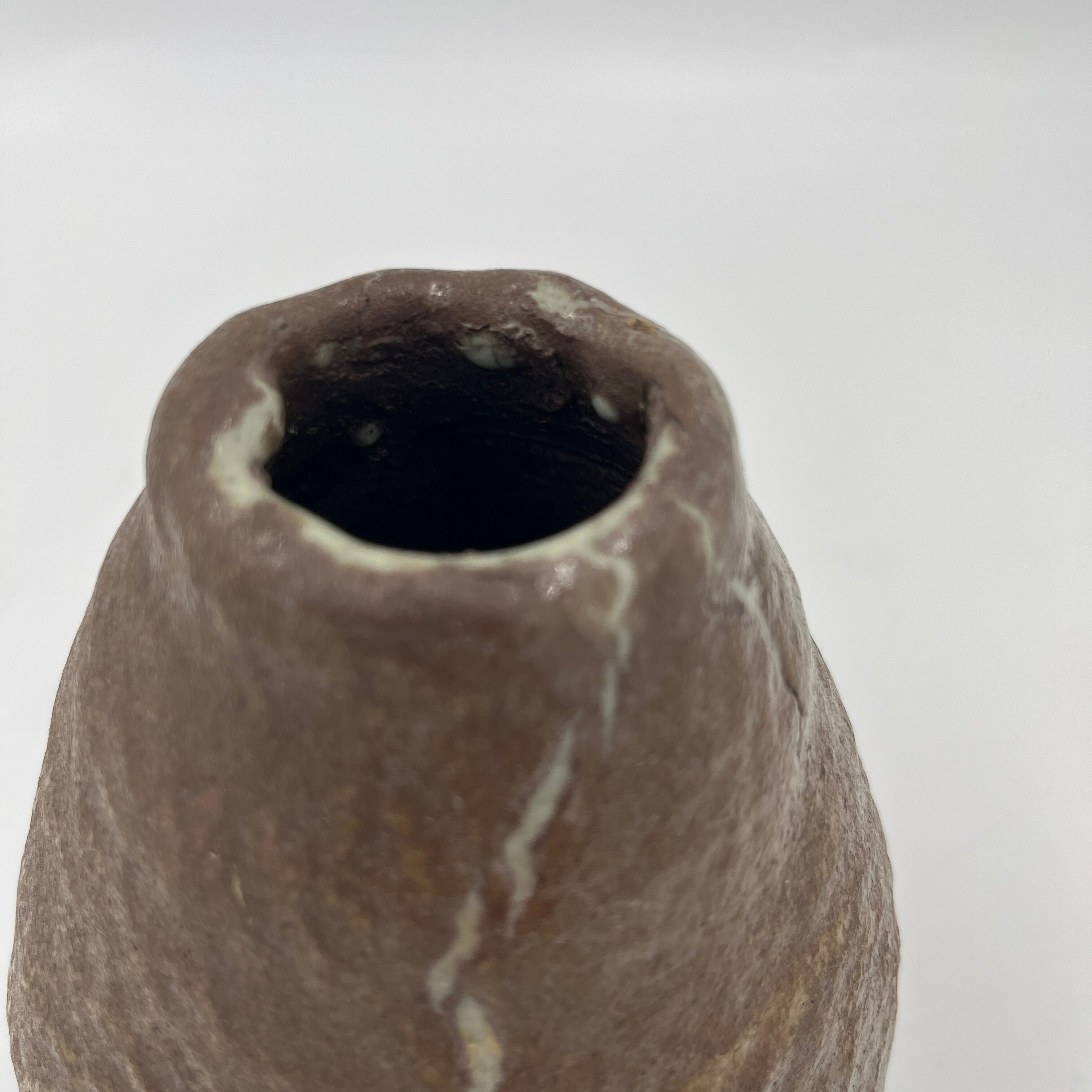 Veined terracotta vase