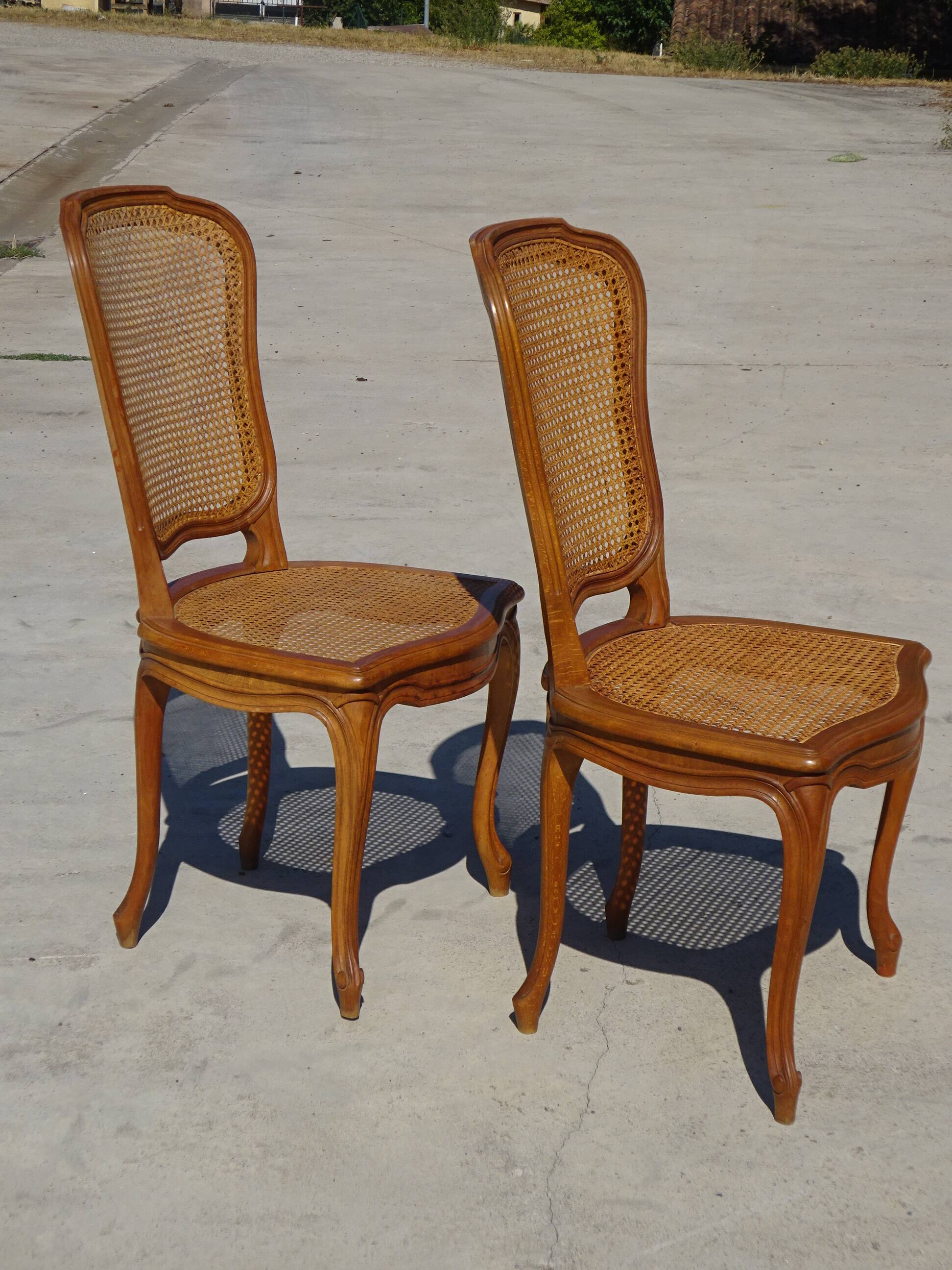 Paire de chaises en bois et cannage style Louis XV
