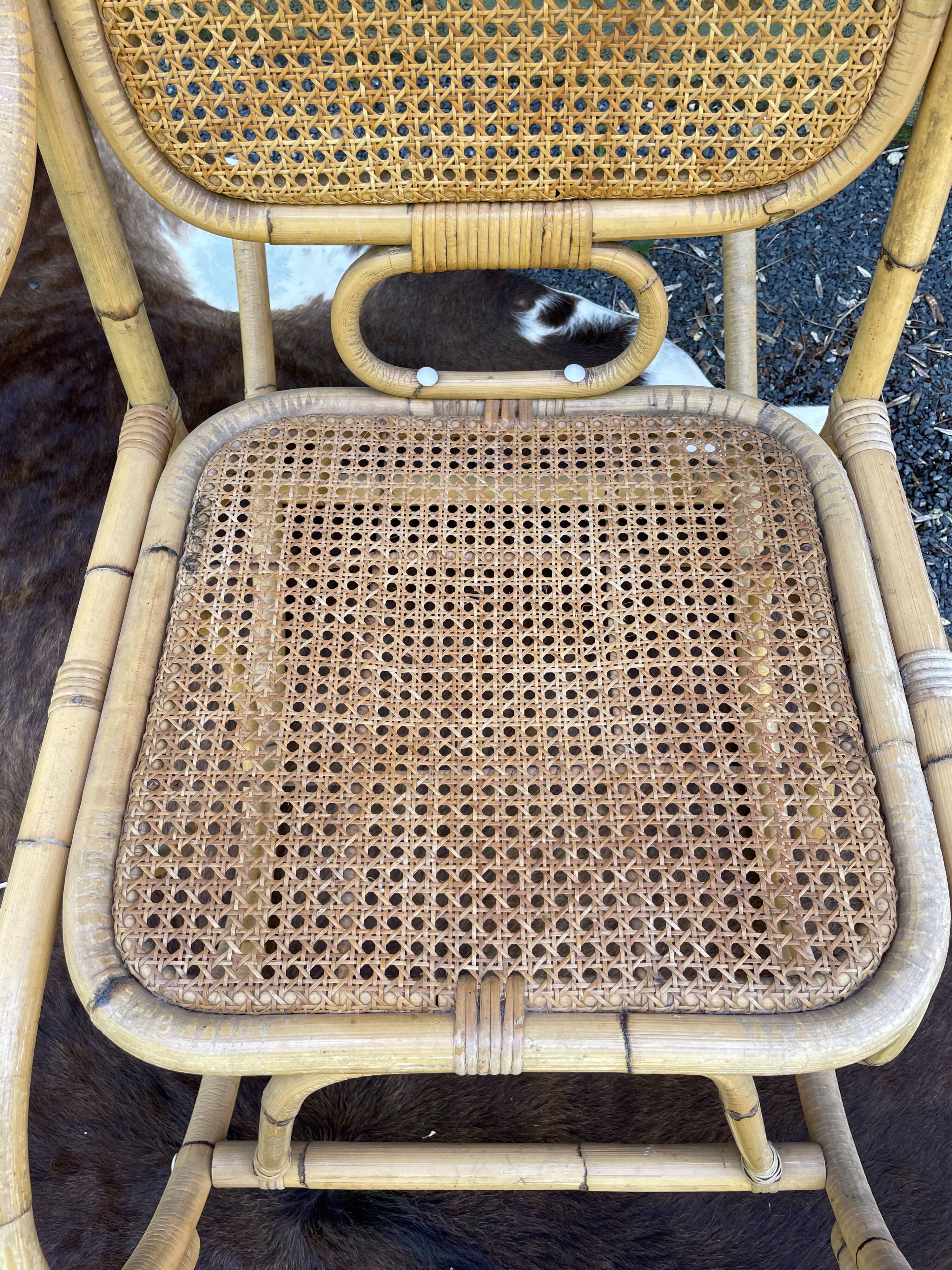 Rocking chair en cannage et rotin