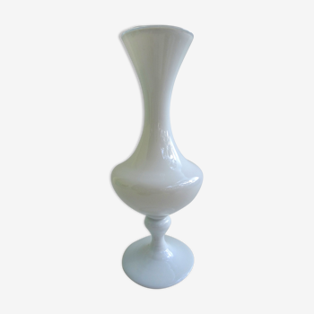 Vase blanc en opaline
