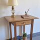 Table d’appoint chêne – Lignes architecturales, esprit moderniste 1940