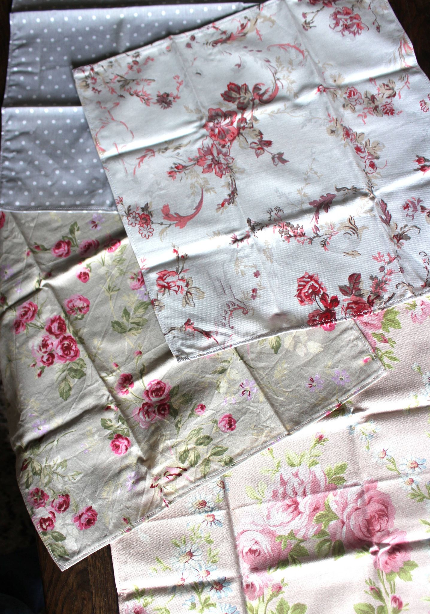 4 serviettes de table Fleurs Pois romantique