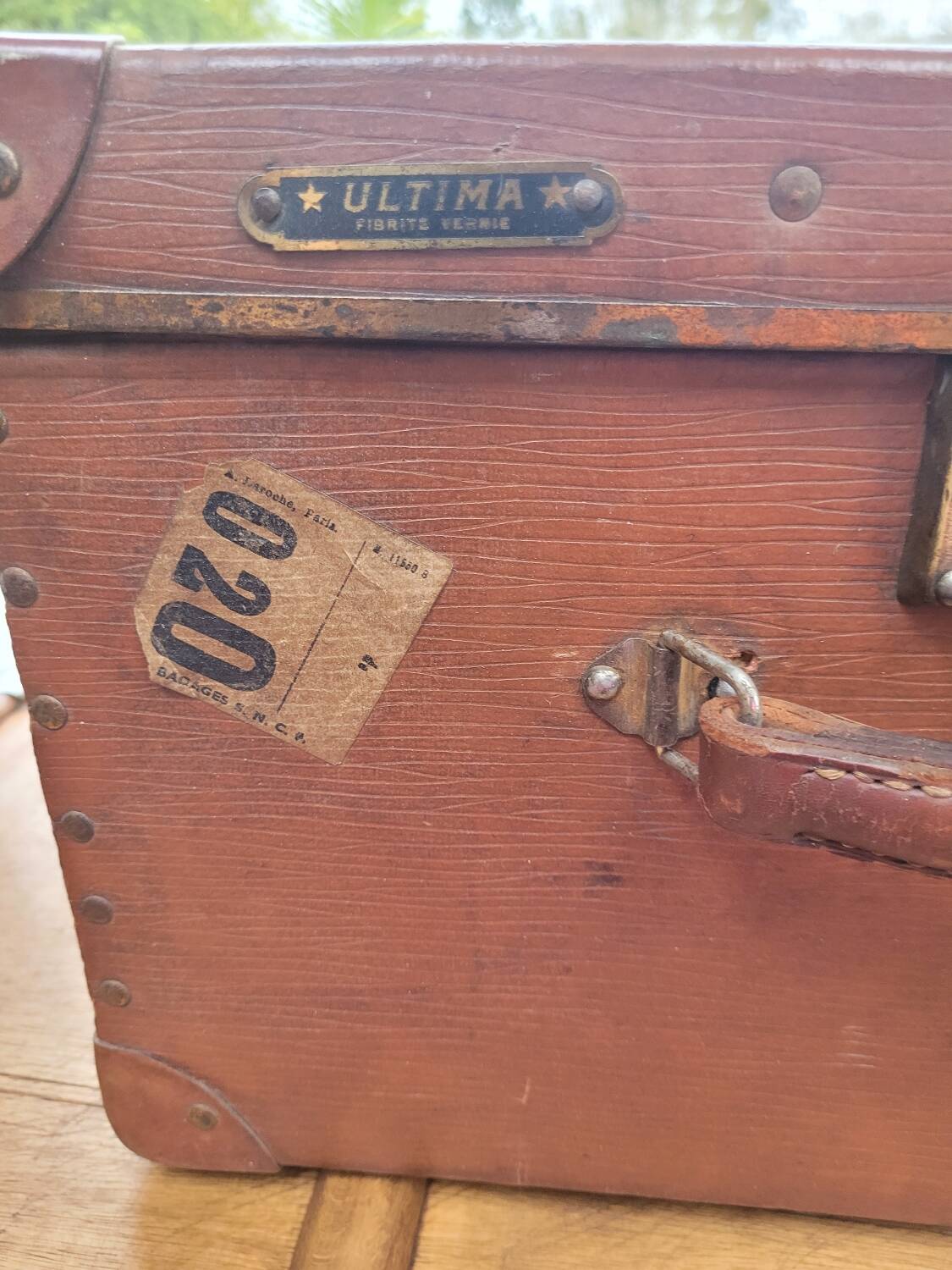 Small hat box