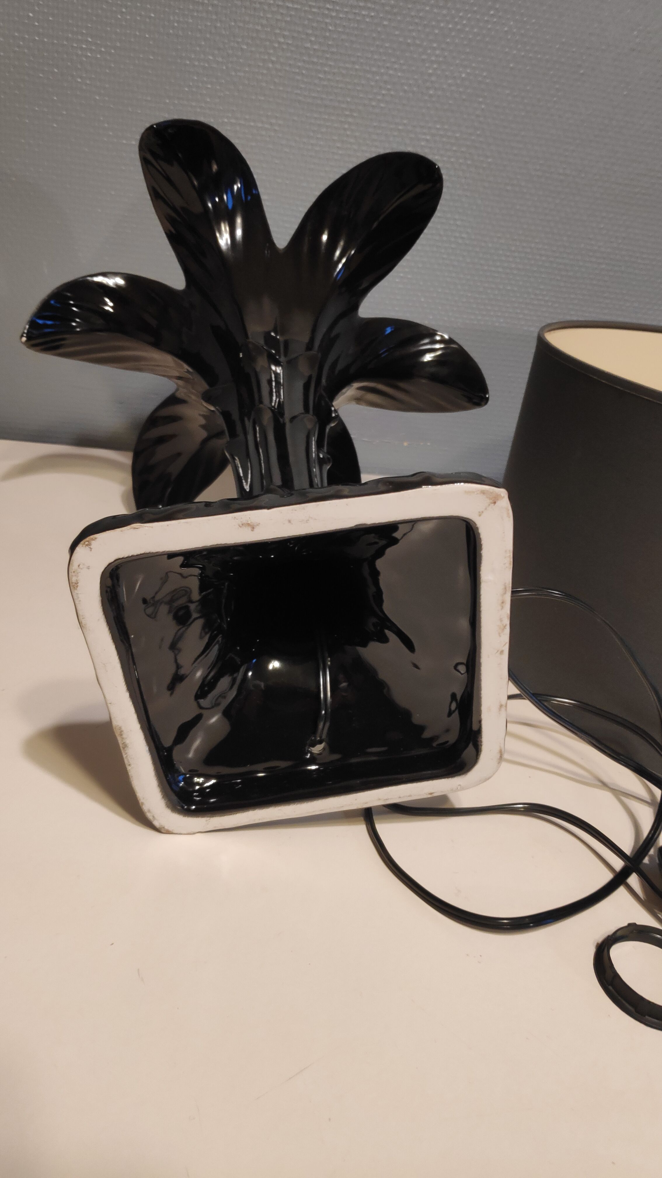 Black ceramic palm lamp