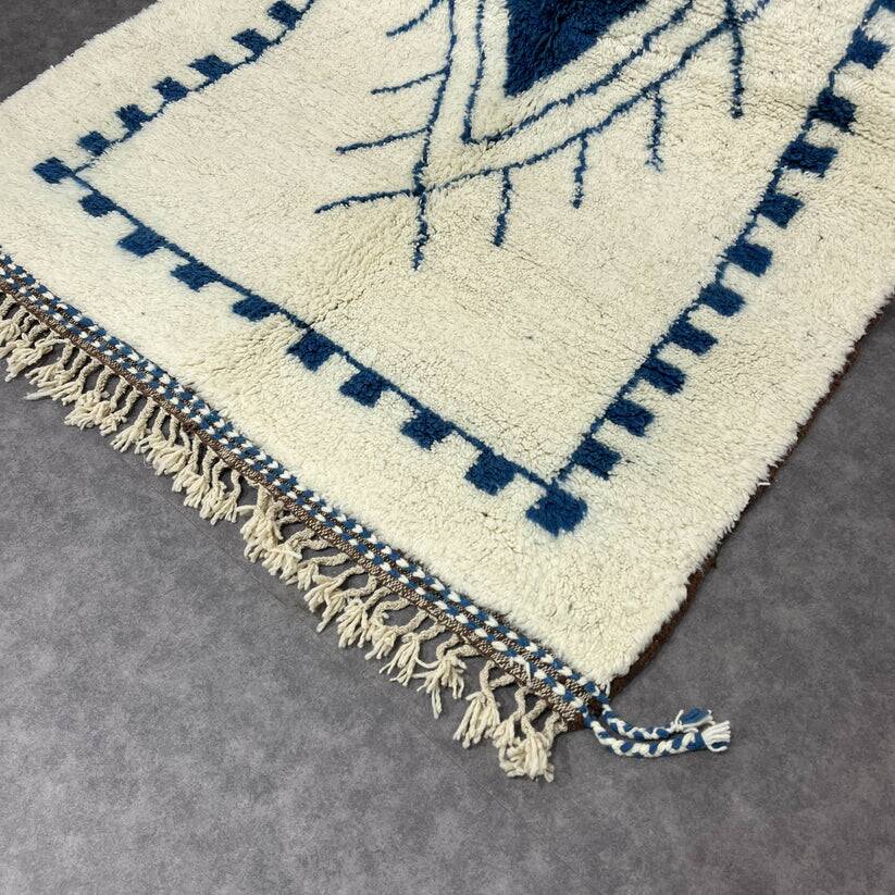 White Moroccan rug measurement 250cmx150cm and more