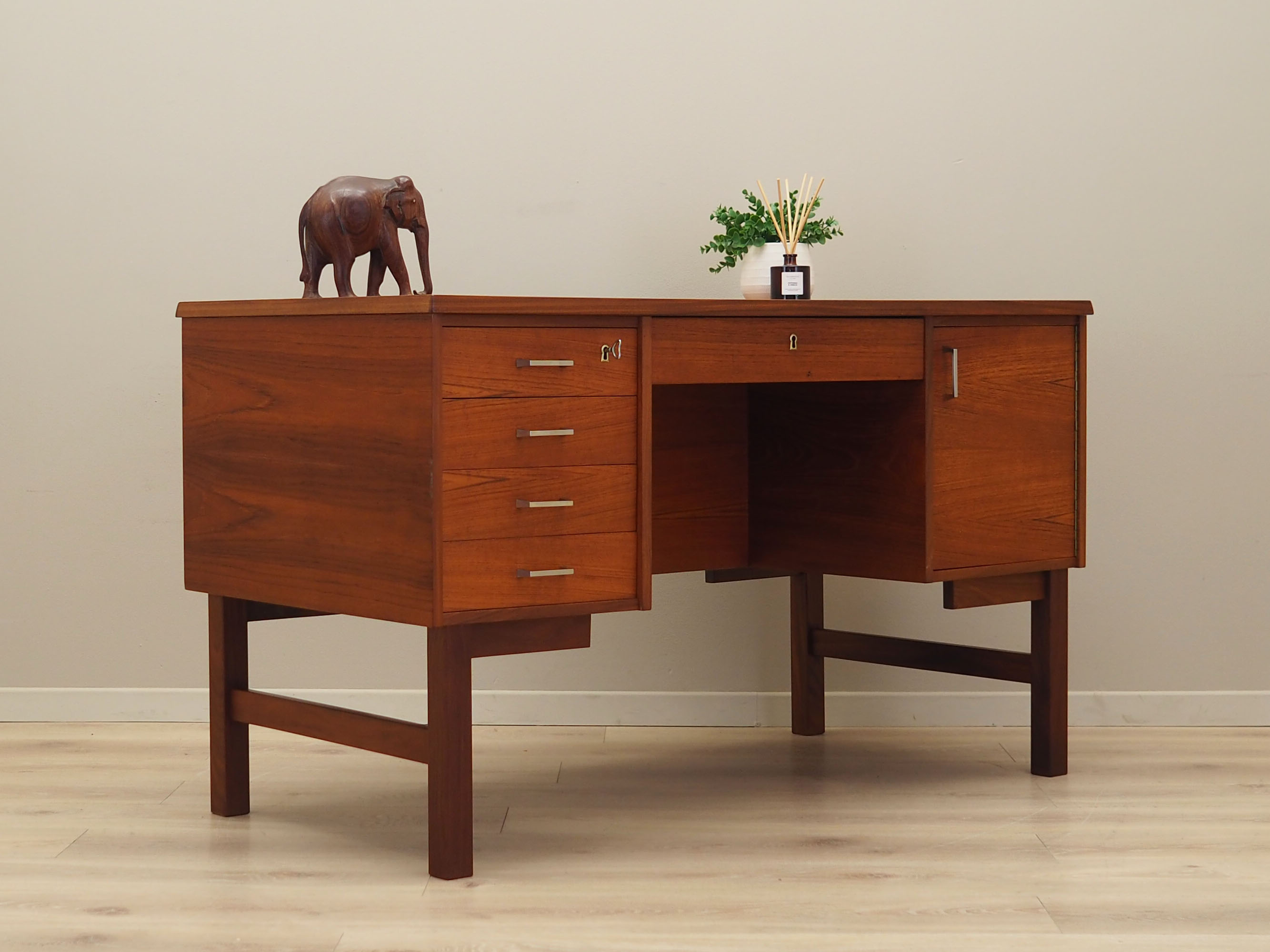 Teak desk, Danish design, 1970s, production: Denmark