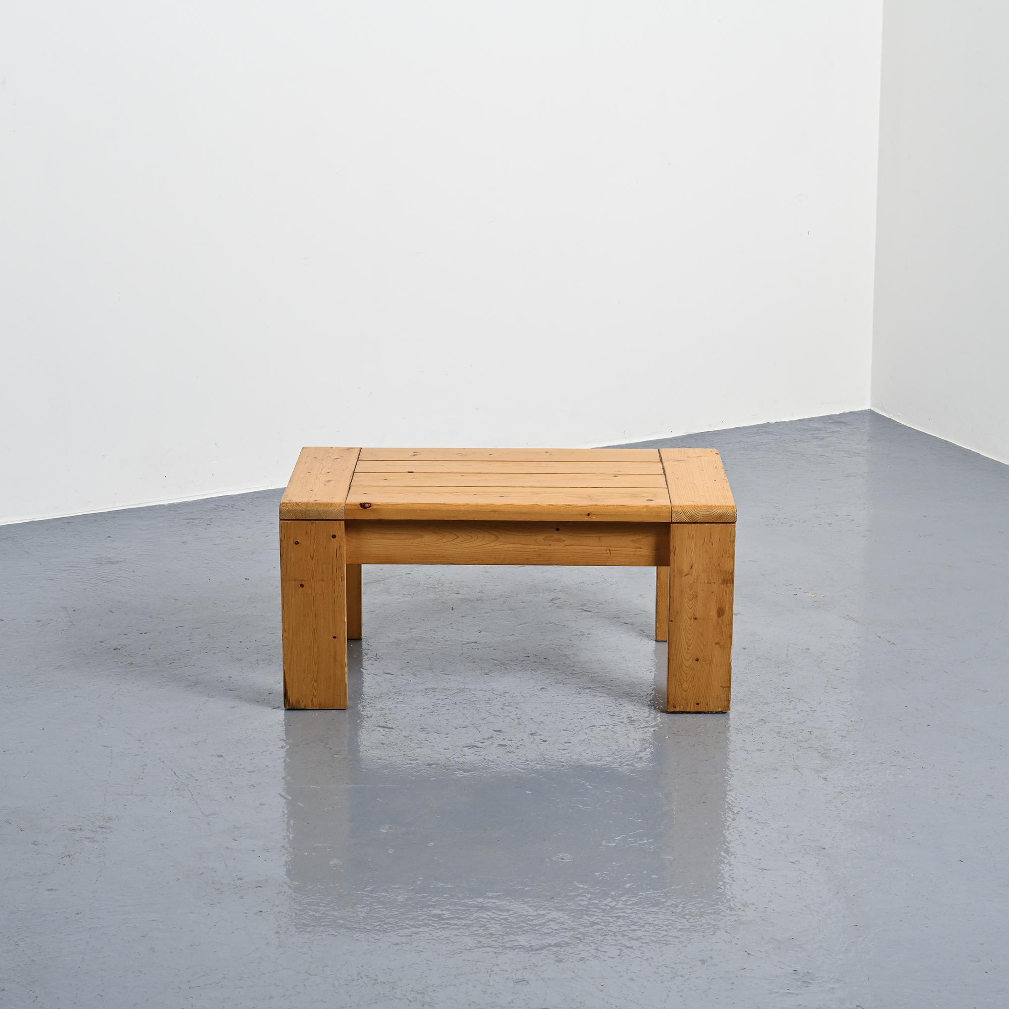 Pine coffee table Les Arcs, circa 1970