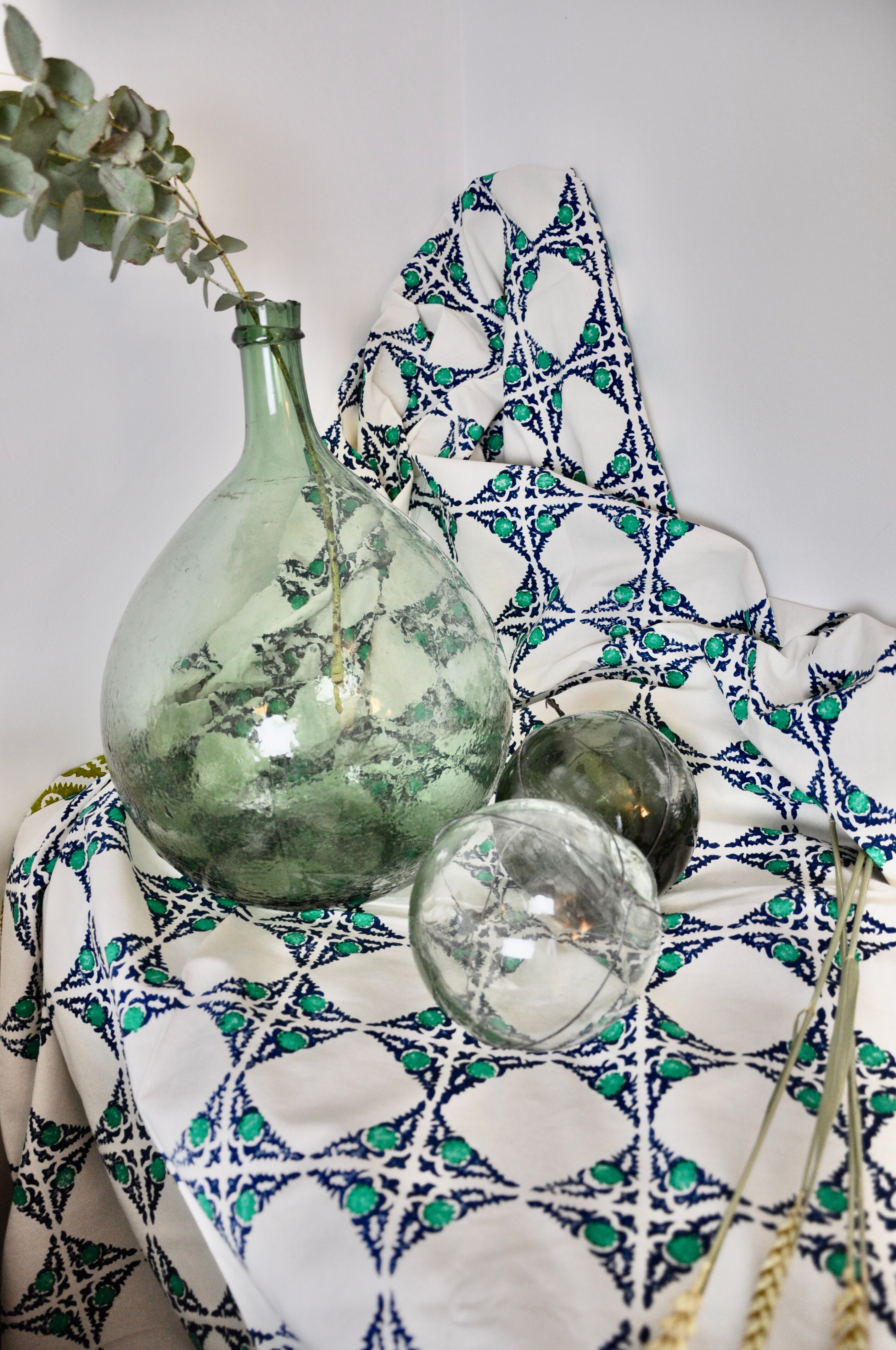 Lady lady round jeanne