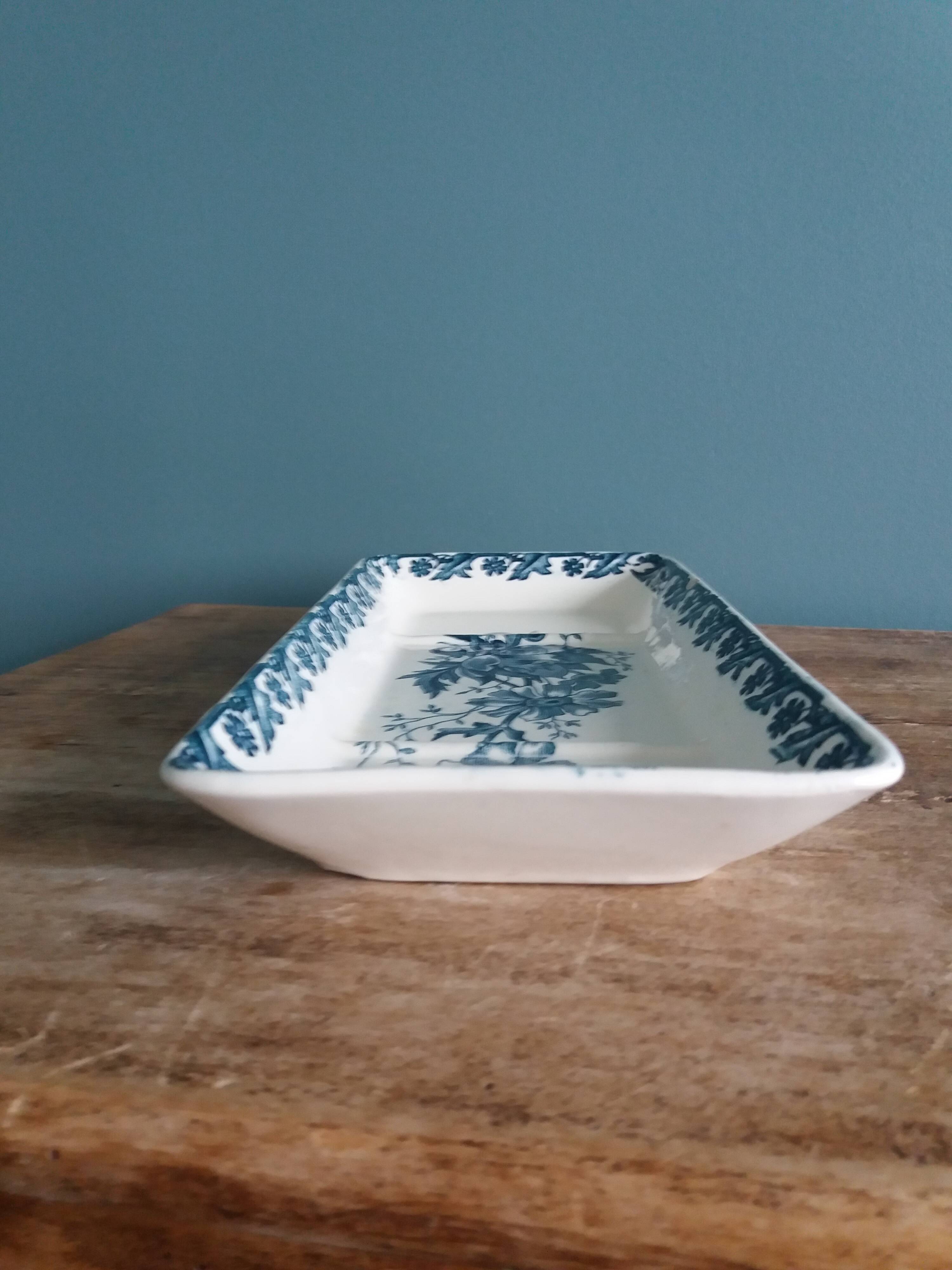 Saint Amand Terre de fer soap dish pocket with blue Anemone decor