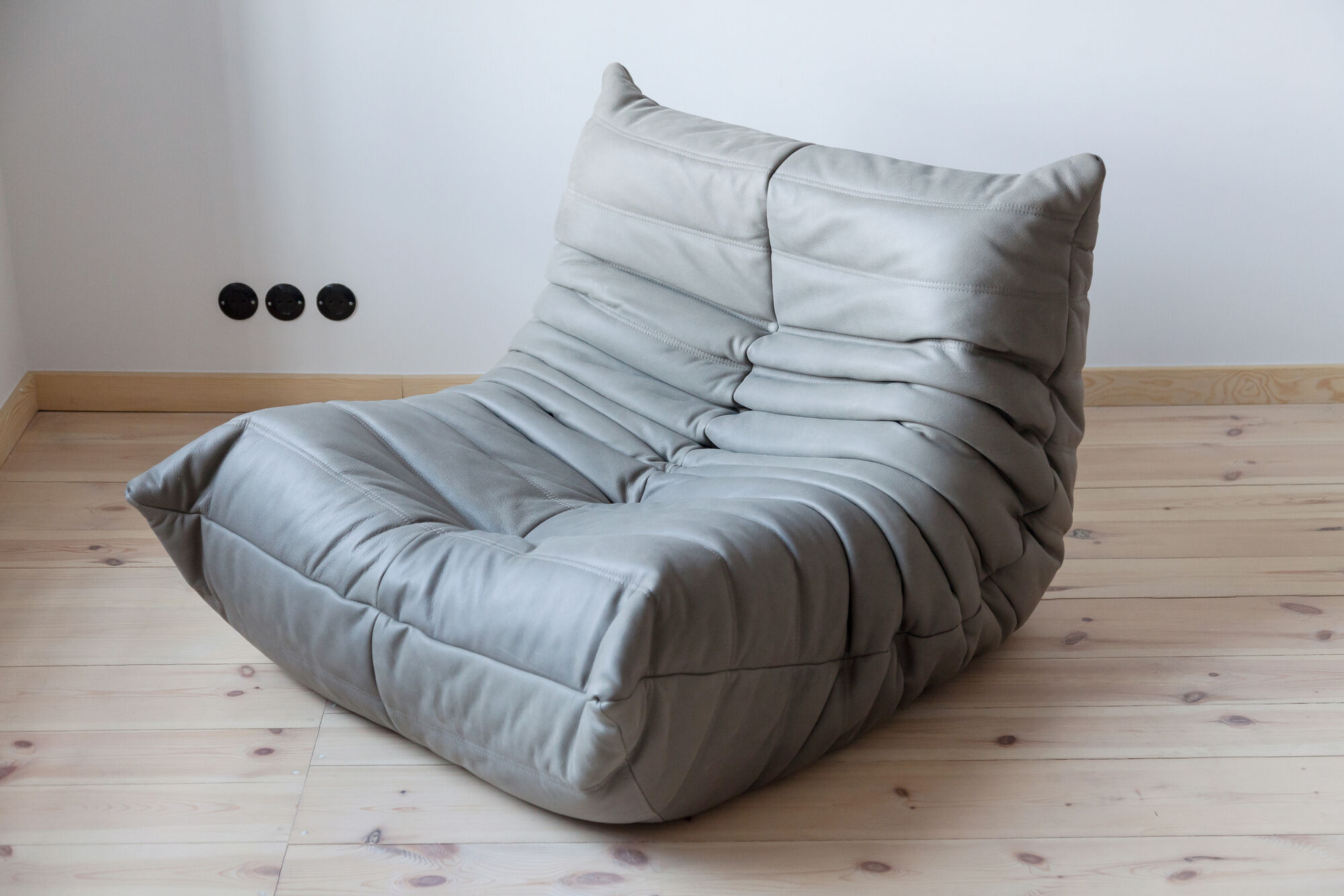 Togo armchair & ottoman model designed by Michel Ducaroy 1973